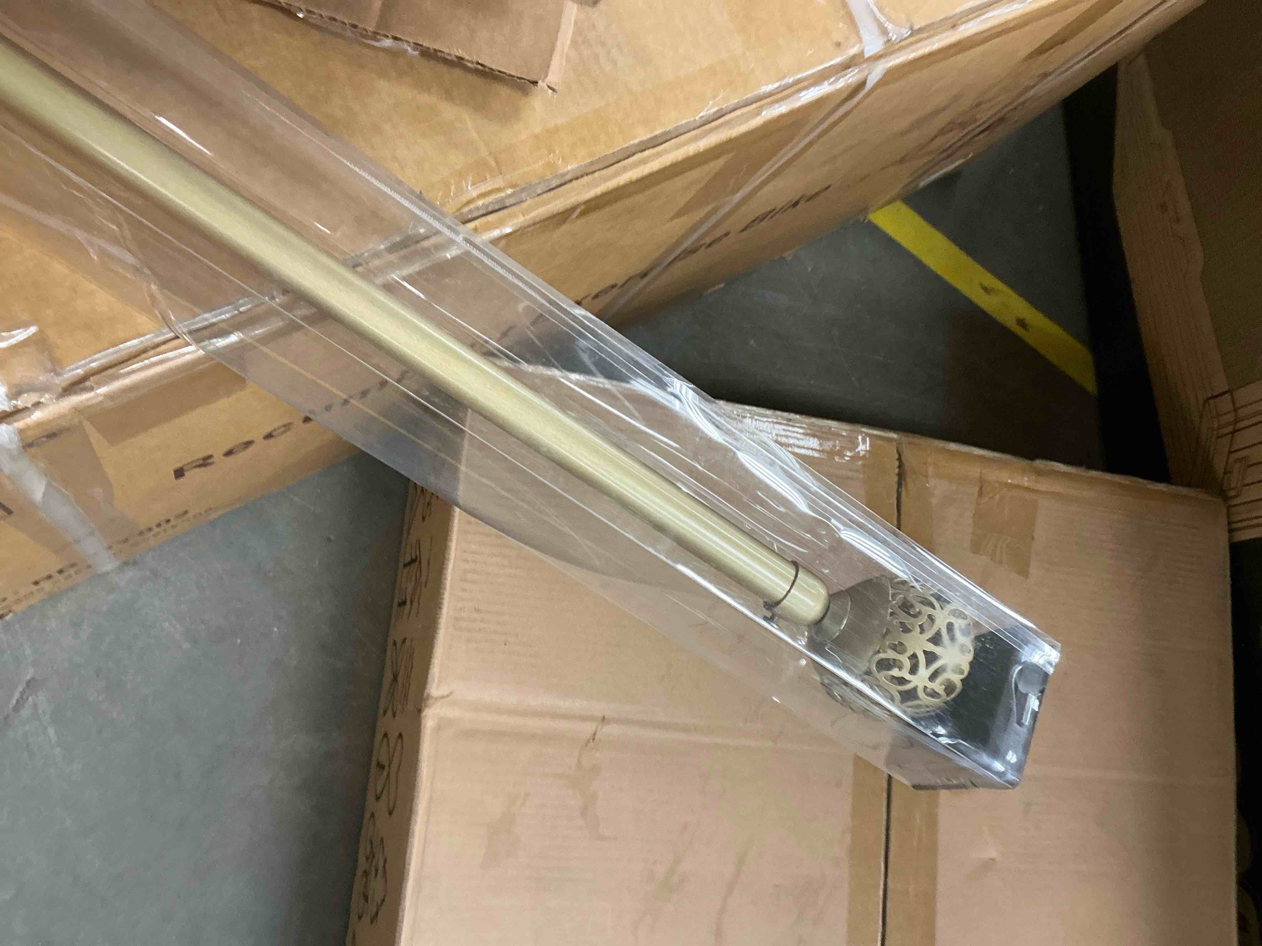 Condition photo showing New/Like New for H.VERSAILTEX Single Retractable Curtain Rod for Windows 48 -84 ?3/4 Inch Diameter Carved Hollow Ball Tail Gold