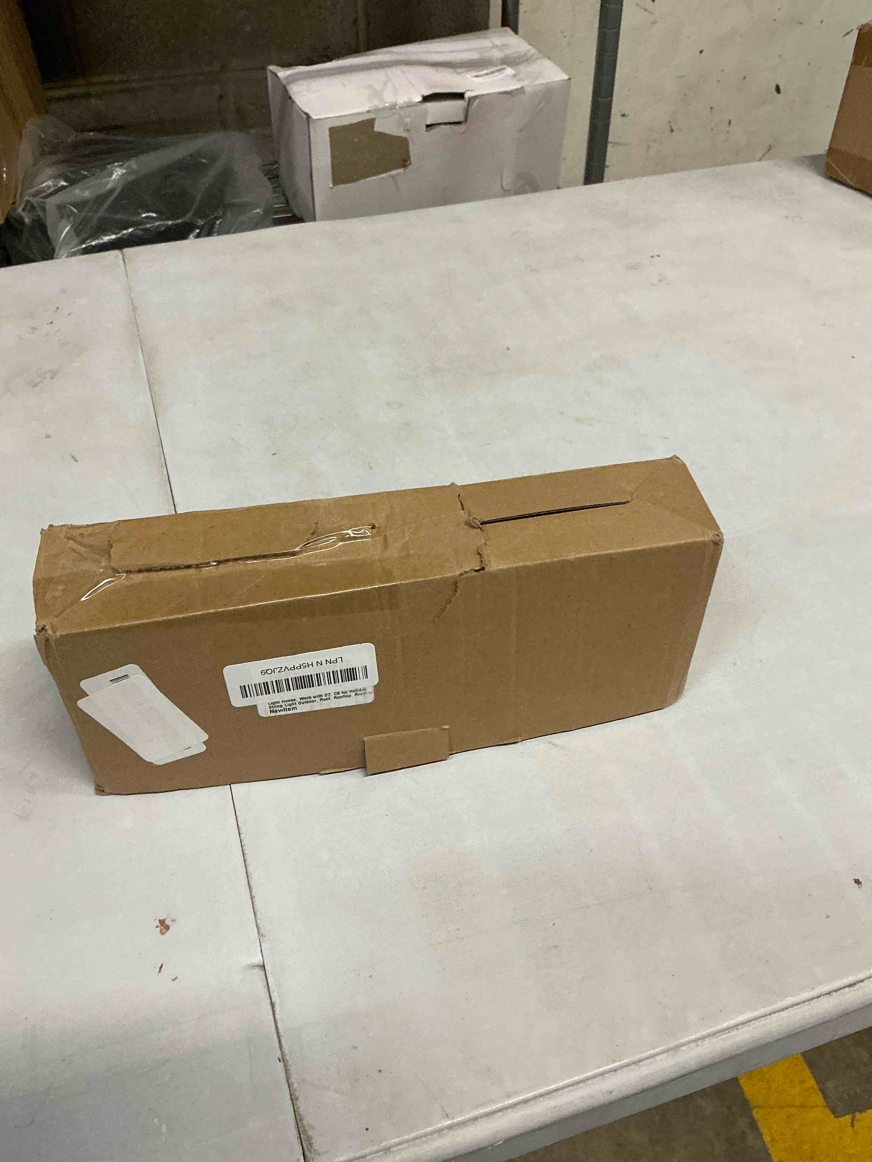 Condition photo showing Good Condition for Newisland Pack of 100 Christmas Light Clips Sit-to-Stand Gutter Shingle Tabs Hooks, Work with C7, C9 for Holiday String Light Outdoor, Roof, Rooftop, Roofline