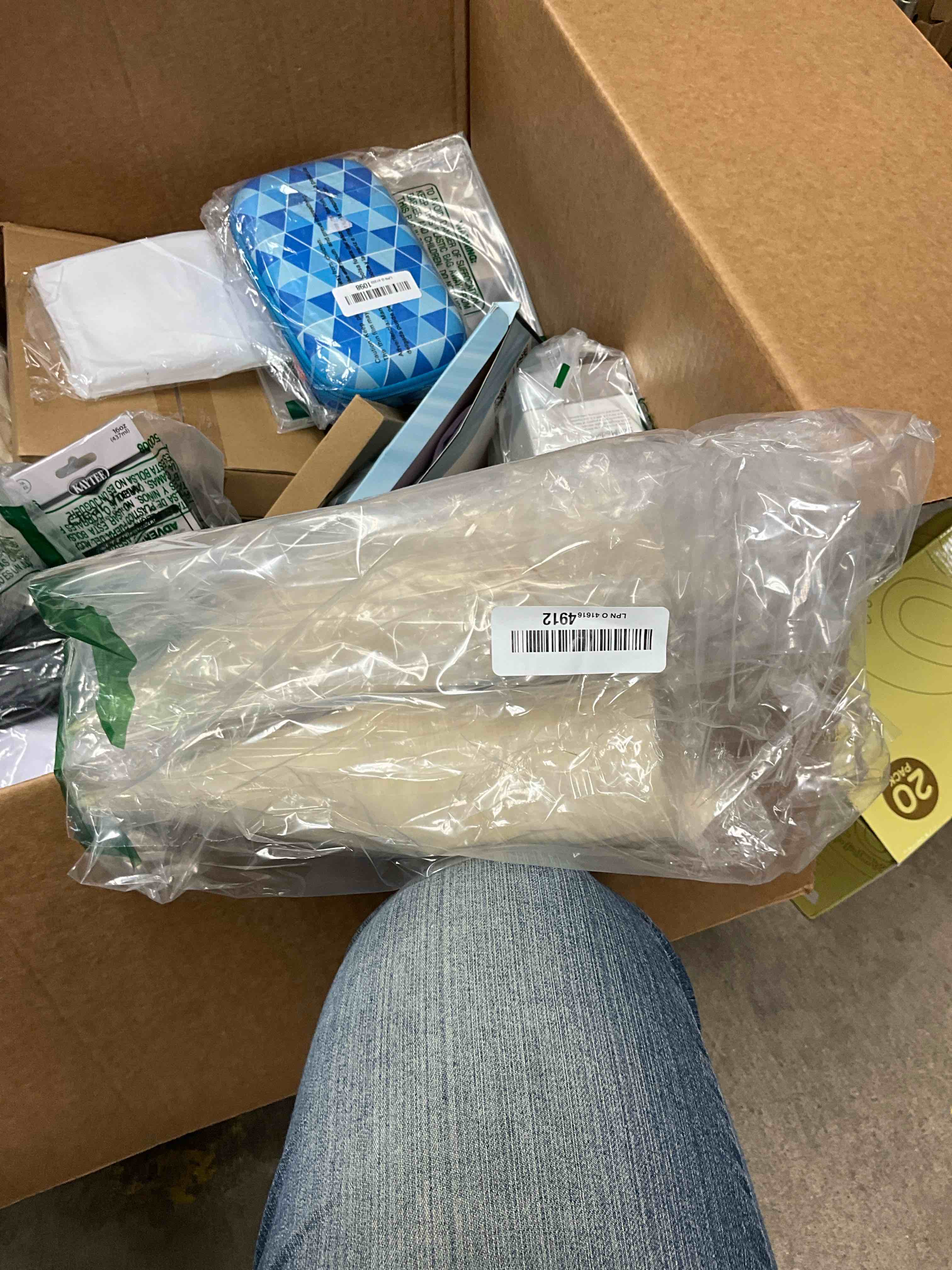 Condition photo showing Good Condition for Gere Disposable Wood Charcuterie Cones Plates, Large 7.1 inches Tall x 2.75 inches Dia - 100 Pieces, for Appetizers, Charcuterie, Parties, Catering Events, Wooden Disposable Bowls
