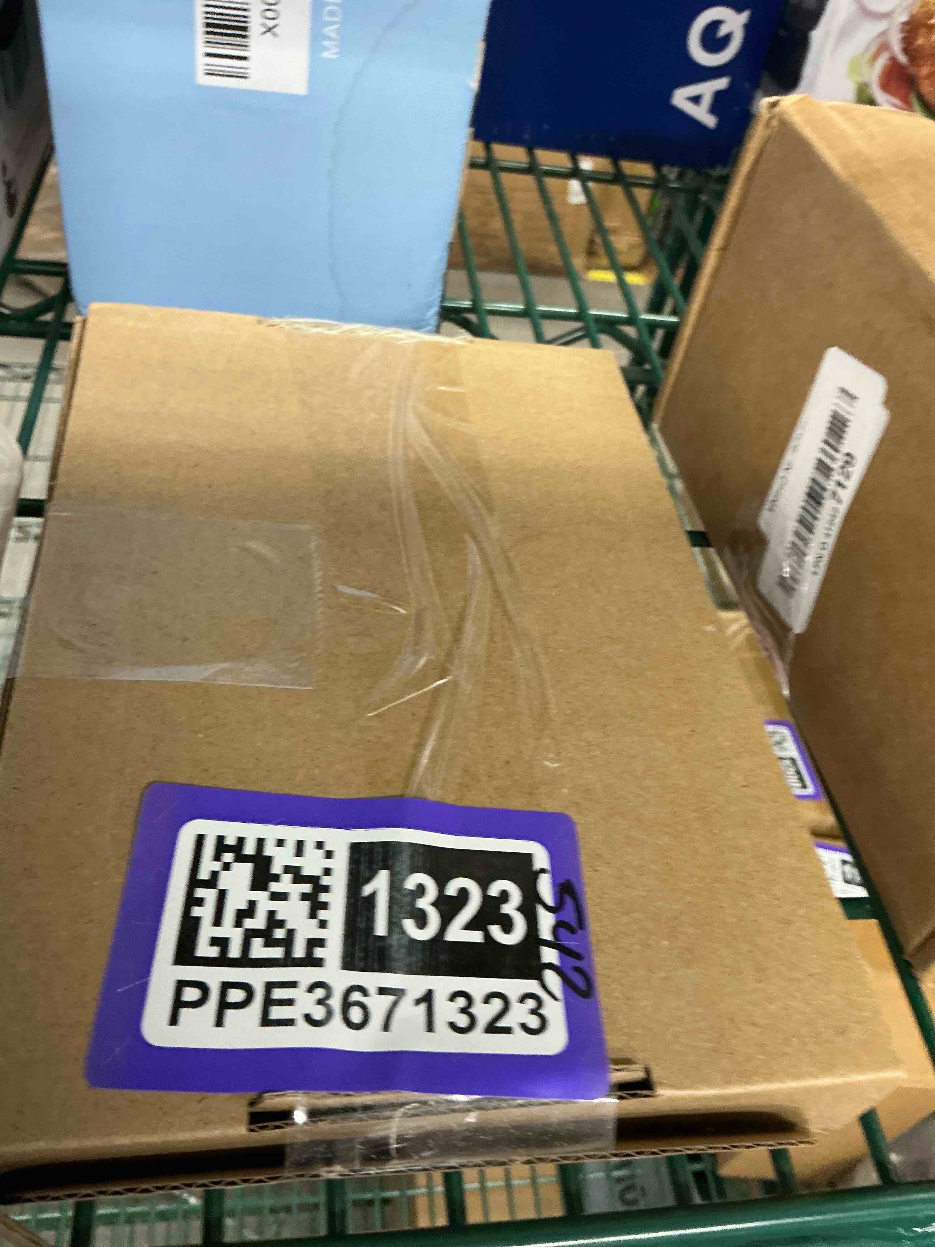 Condition photo showing Good Condition for 2 Pieces Boho Wall Decor Gold Metal Wall Art Artificial Pampas Wall Mounted Home Artwork Plant Hanging Decor for Bedroom Living Room Kitchen Bathroom (Gold, Square) Gold Square