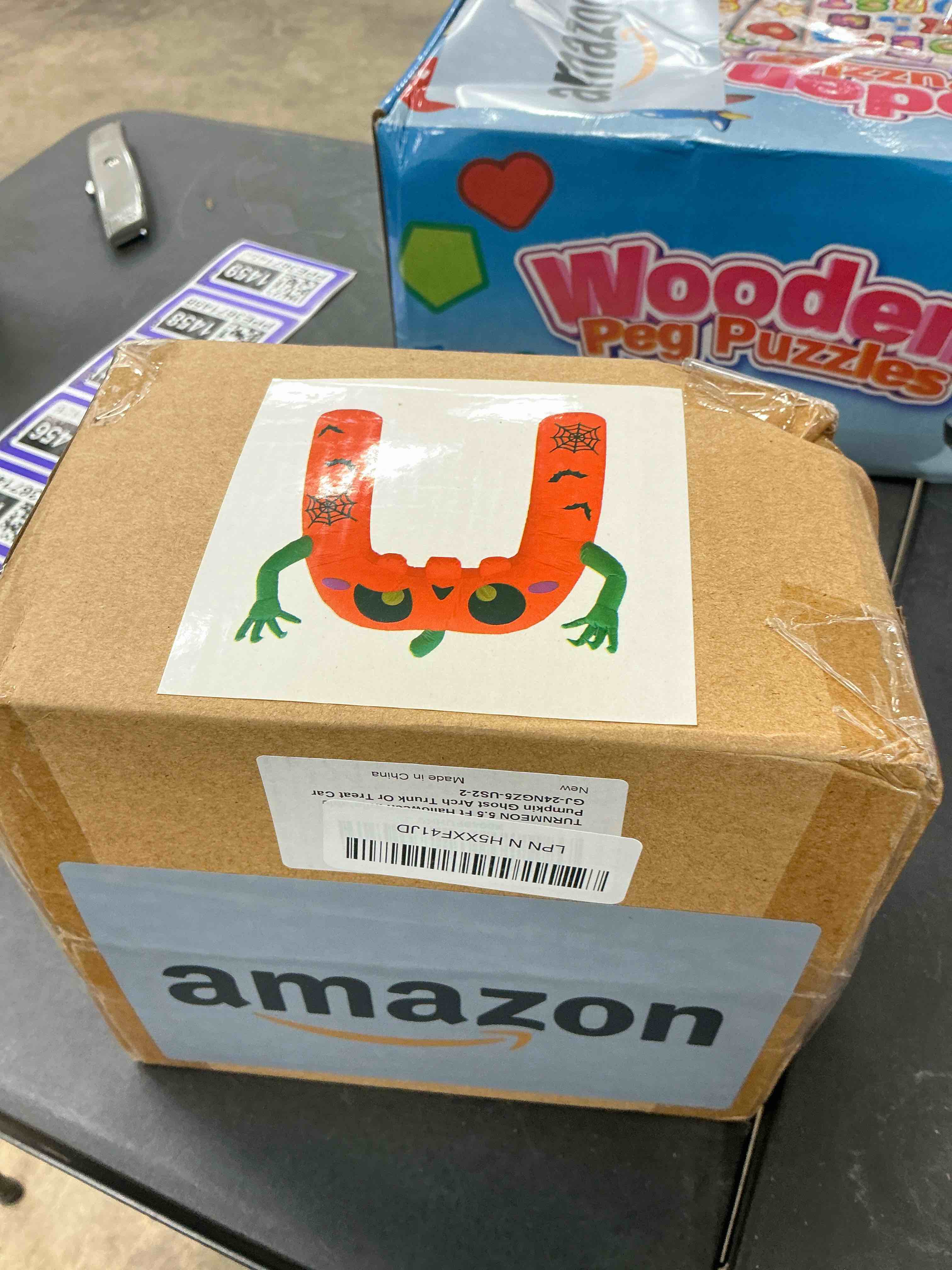 Condition photo showing Good Condition for TURNMEON 5 Ft Halloween Inflatable Pumpkin Ghost Arch Trunk Or Treat Car Decoration with Built-in LEDs, Halloween Blow Up Archway for Car Decorations Halloween Outdoor Yard Decor Garden Lawn