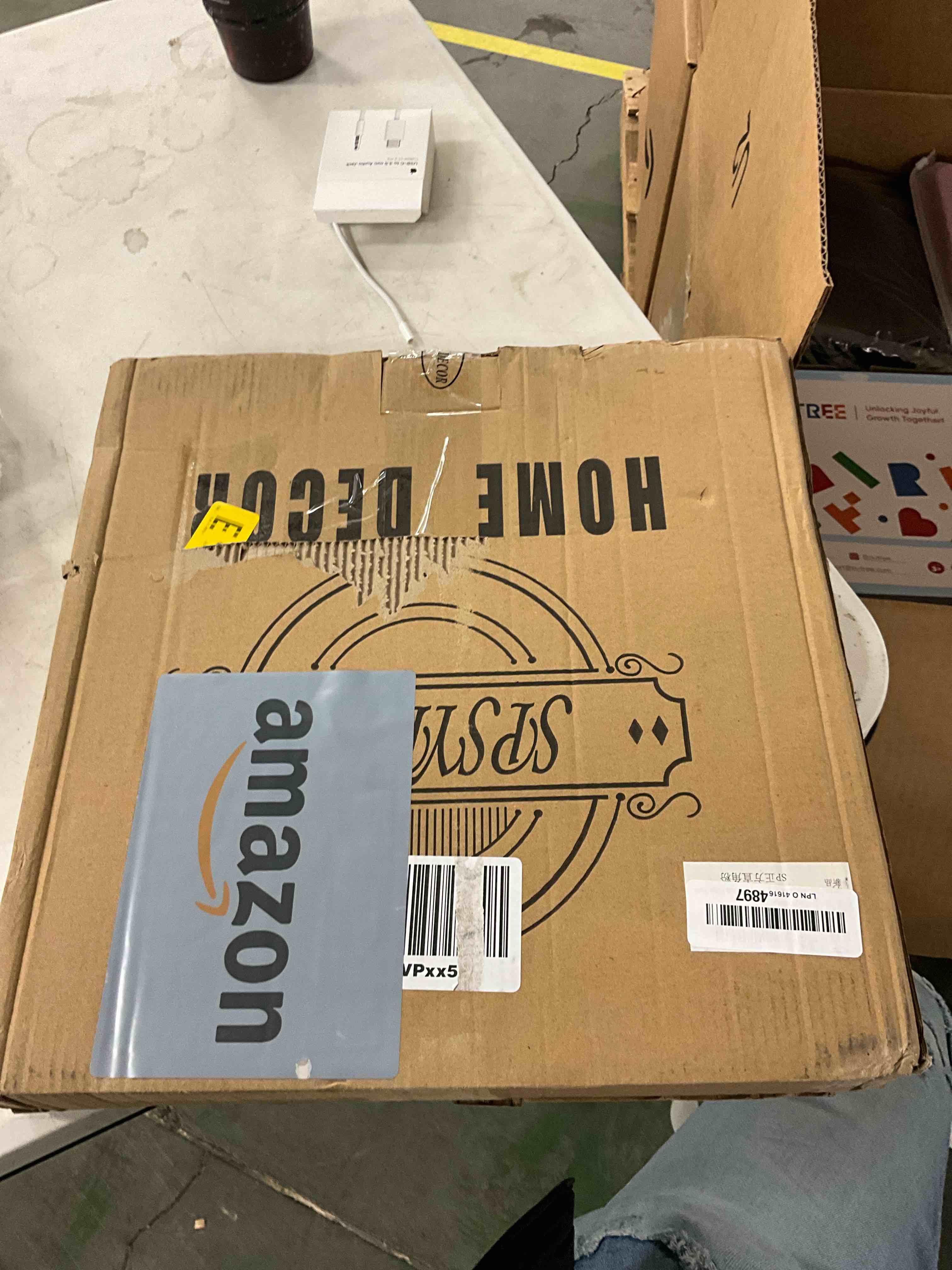 Condition photo showing Good Condition for Spsyrine Pink Decorative Tray, Serving Tray with Handles, 13" X 13" Square Plastic Coffee Table Tray for Ottoman, Living Room, Bathroom, Home Decor.