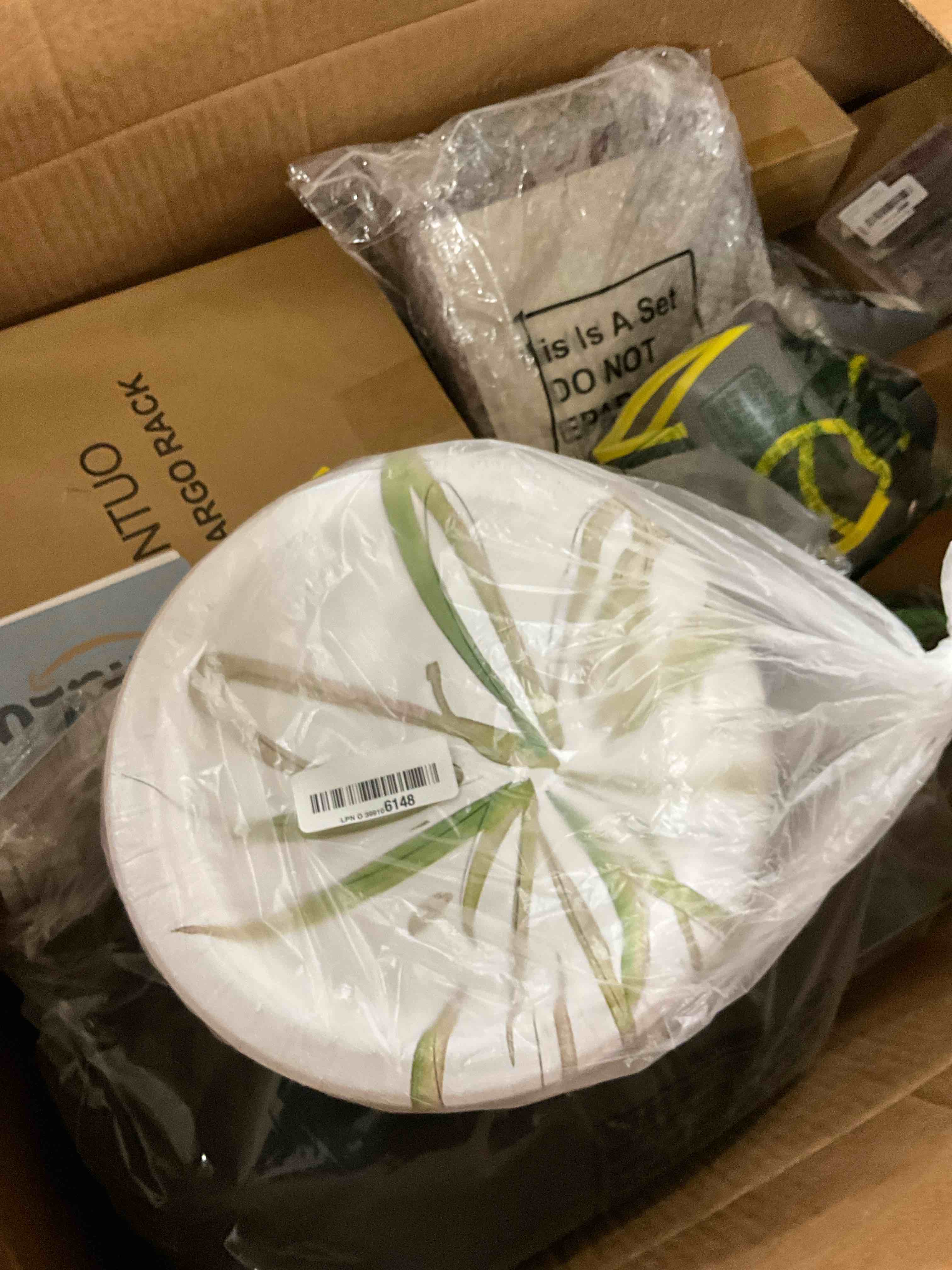 Condition photo showing Good Condition for Amazon Basics Everyday Paper Plates, 10 Inch, Disposable, 150 Count 150 Count (Pack of 1)