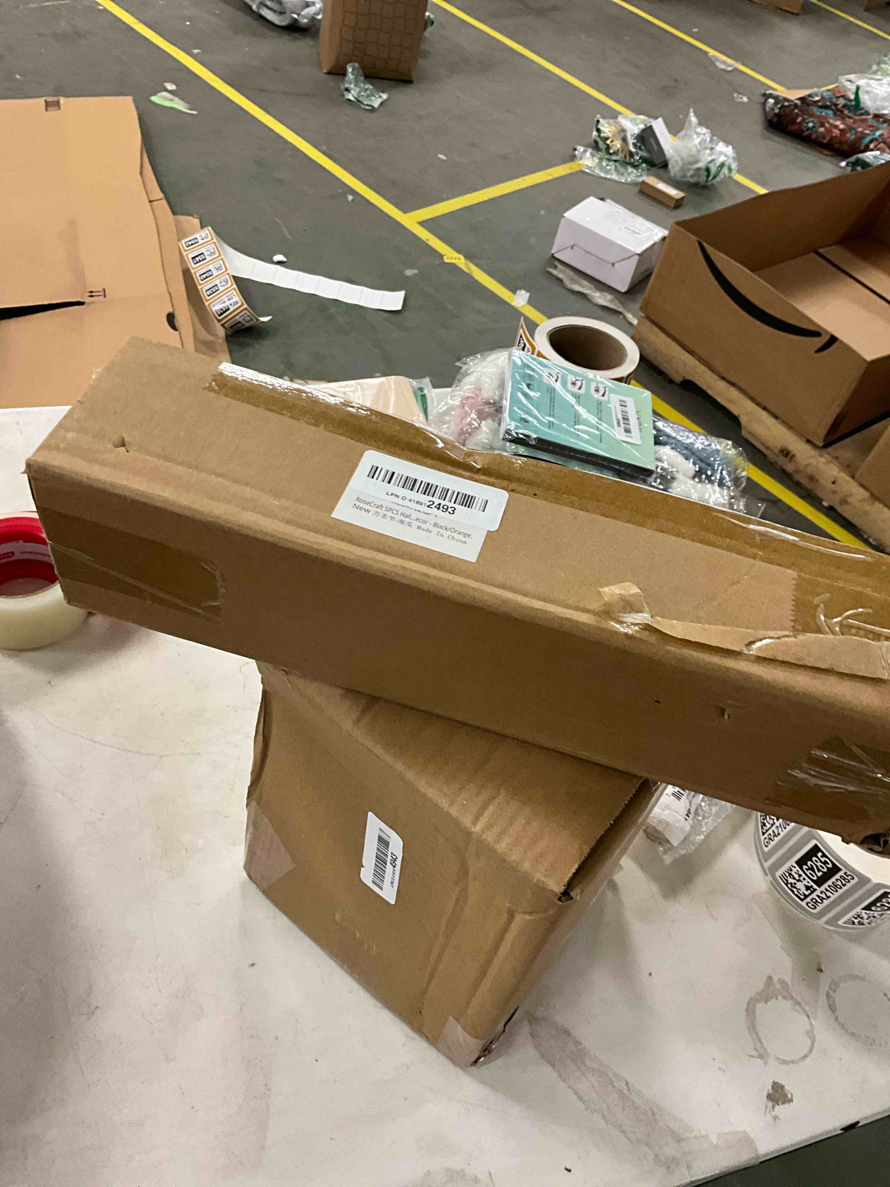 Condition photo showing Good Condition for RoseCraft 5PCS Halloween Decorations, 19.5Inch Artificial Pumpkin Maple Leaf Floral Stems Halloween Branches Decoration, for Home Indoor Party Vase Arrangement Decor - Black/Orange.