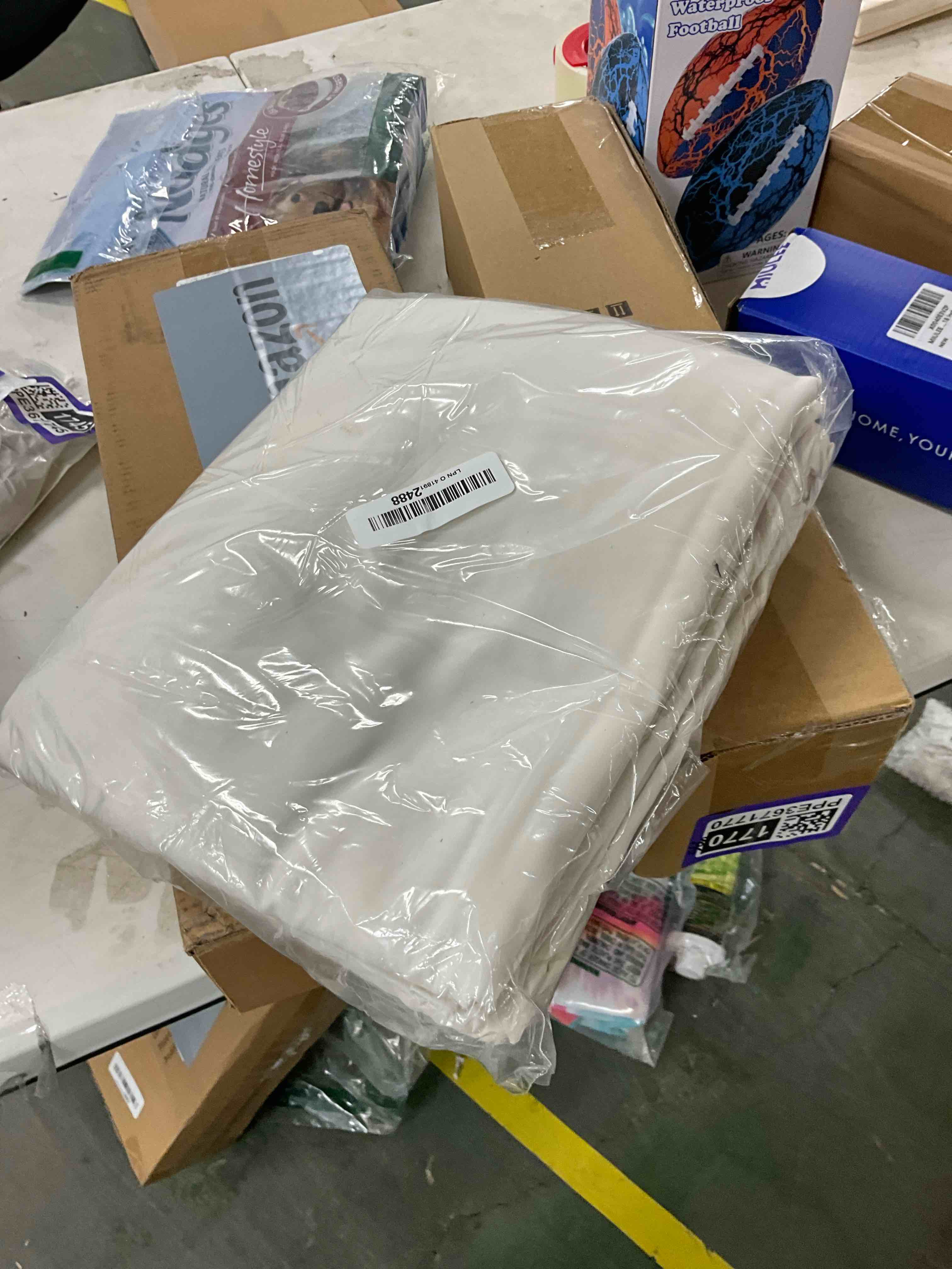 Condition photo showing Good Condition for Amazon Basics Lightweight Super Soft, Wrinkle Free Breathable Microfiber 4 Piece Bed Sheet Set With 14-Inch Deep Pockets, Full, Gray Crosshatch, Printed