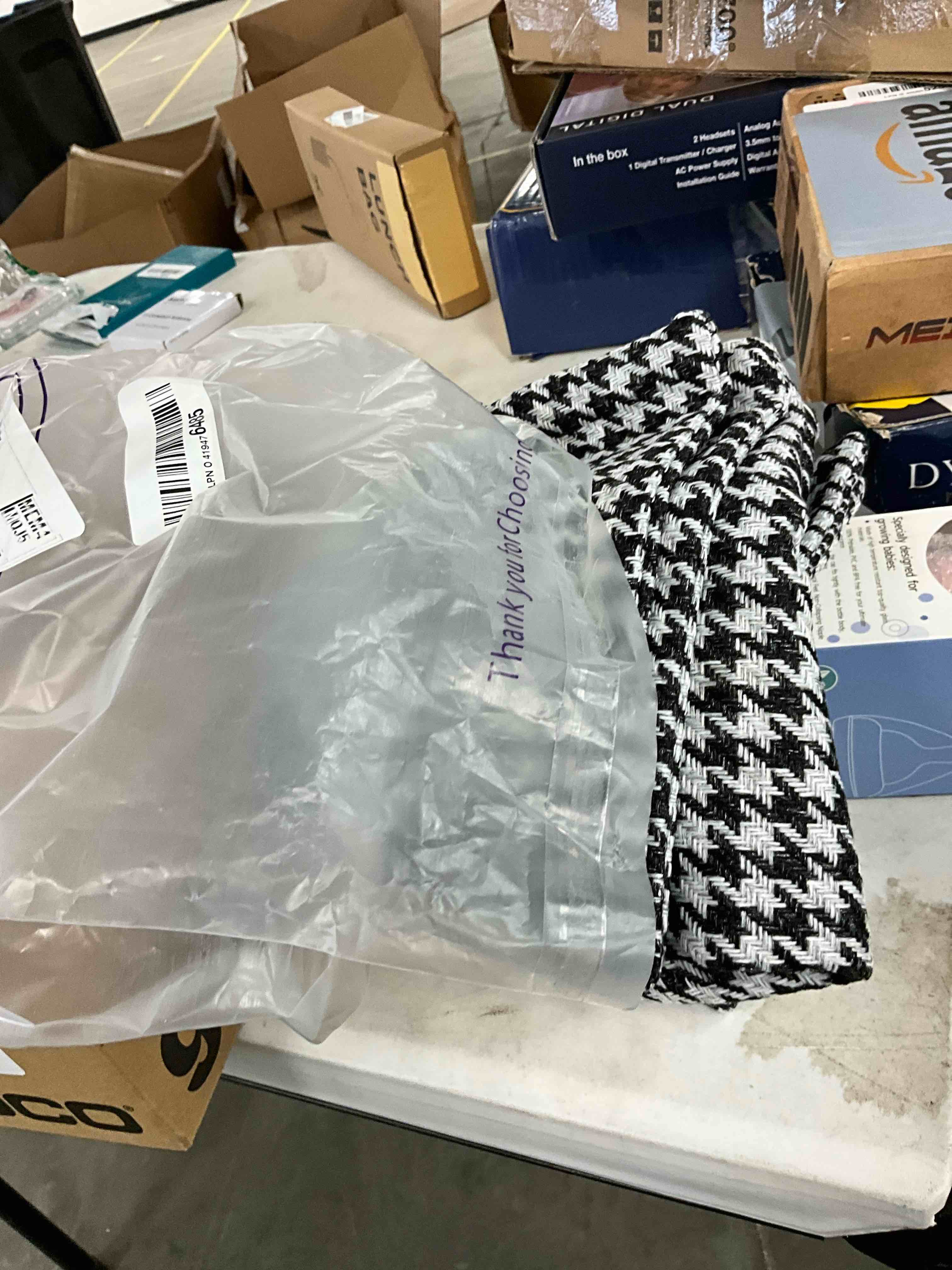 Condition photo showing Good Condition for Yeiotsy 2pcs Houndstooth Throw Pillow Covers Geometric Cushion Case for Couch Sofa Bed and Chair Made of Cotton and Linen (18 X 18 Inches, Black)