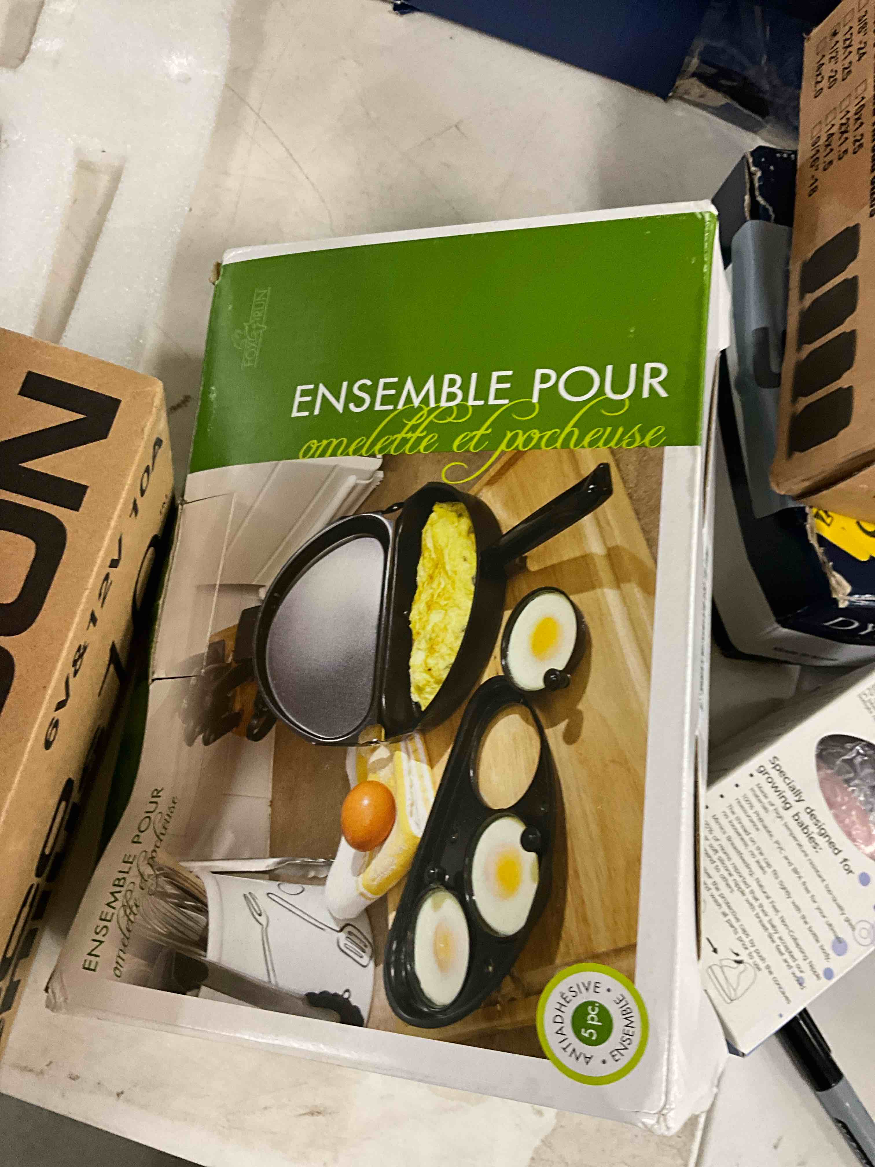 Condition photo showing Good Condition for Fox Run Non-Stick Omelette Pan with Egg Poacher Set, 11.25 x 9.5 x 2.5 inches, Metallic