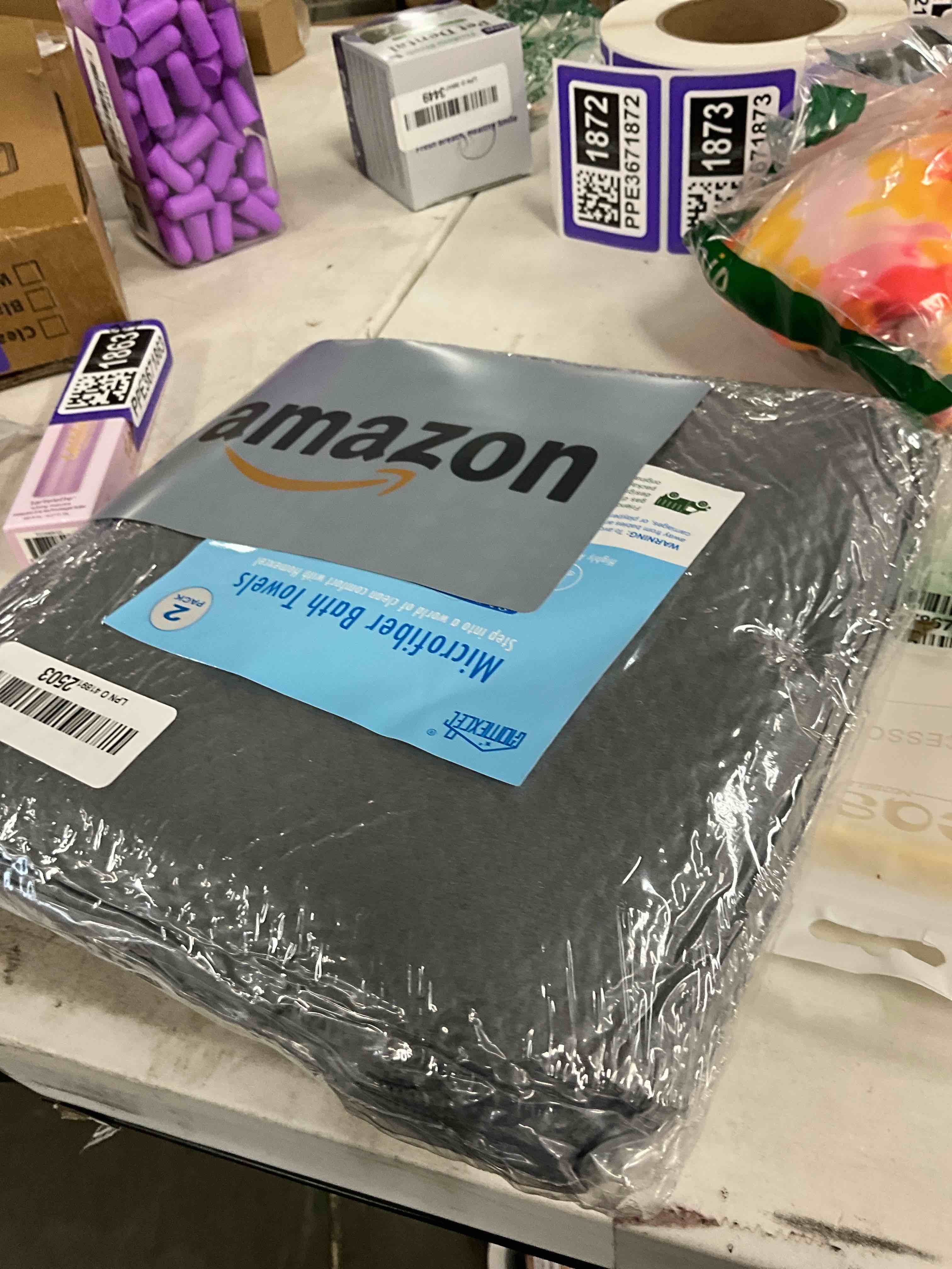 Condition photo showing Good Condition for HOMEXCEL Bath Towels Pack of 2, (27 x 54 Inches) Microfiber Ultra Soft Highly Absorbent Bath Towel Set, Lightweight and Quick Drying Towels for Body, Sport, Yoga, SPA, Fitness, Grey Grey 2 Pack Bath Towels