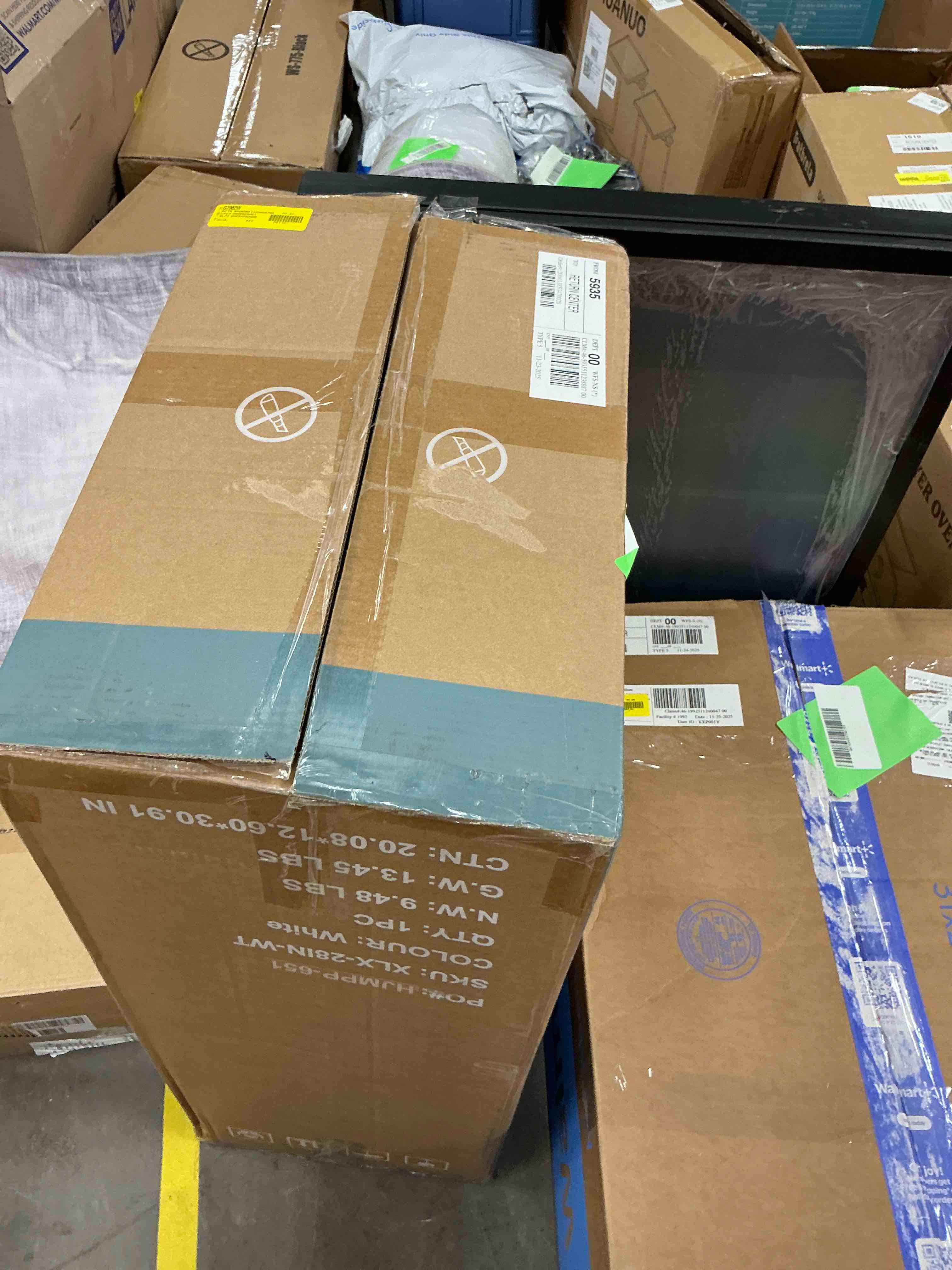 Condition photo showing New/Like New for CONCETTA 3 Pcs ABS Hardside Luggage Sets, Lightweight Expandable Hard Shell Rolling Suitcase TSA Lock Spinner Wheel Suit Cases, White