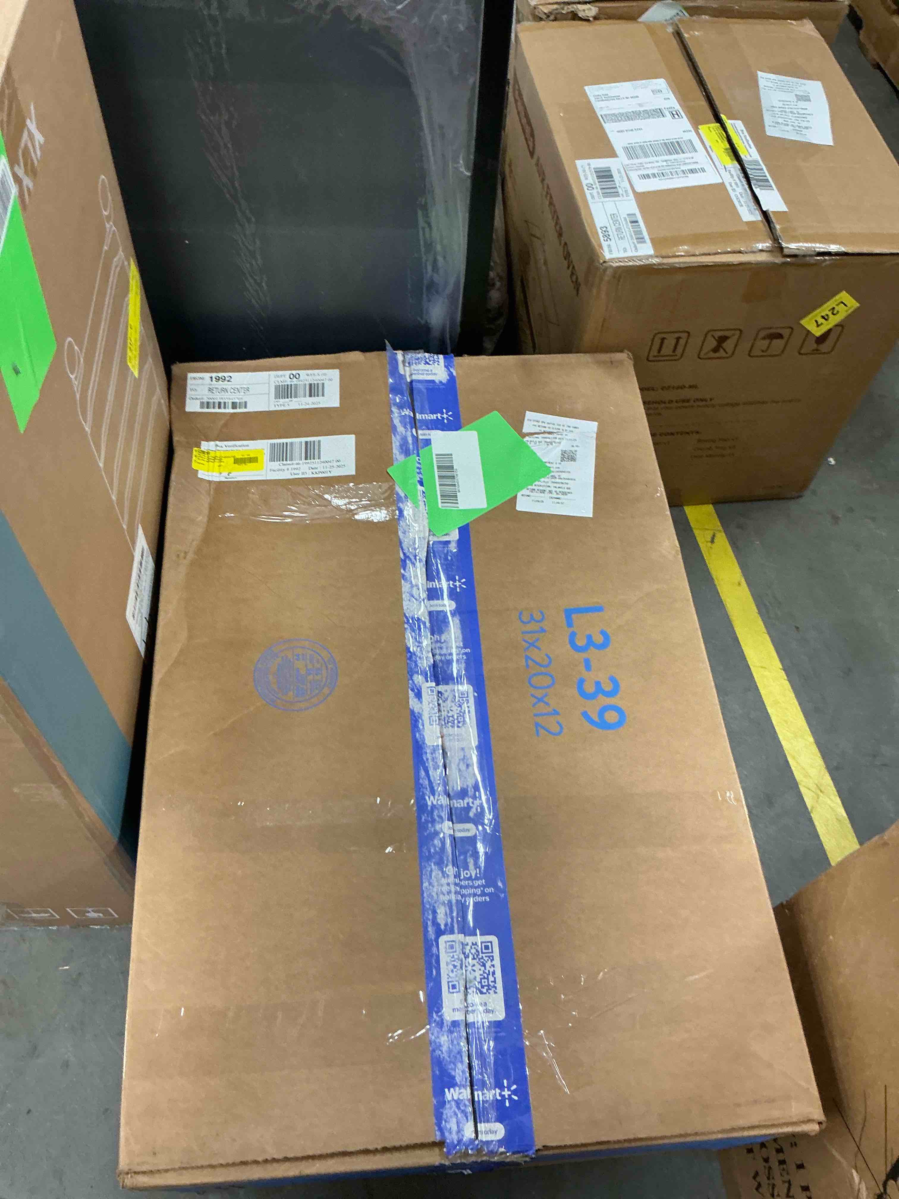 Condition photo showing Good Condition for Yalamila WhatsBedding 3 Pieces Bed in a Bag Comforter Set Duvet Insert Reversible Red/Black Queen