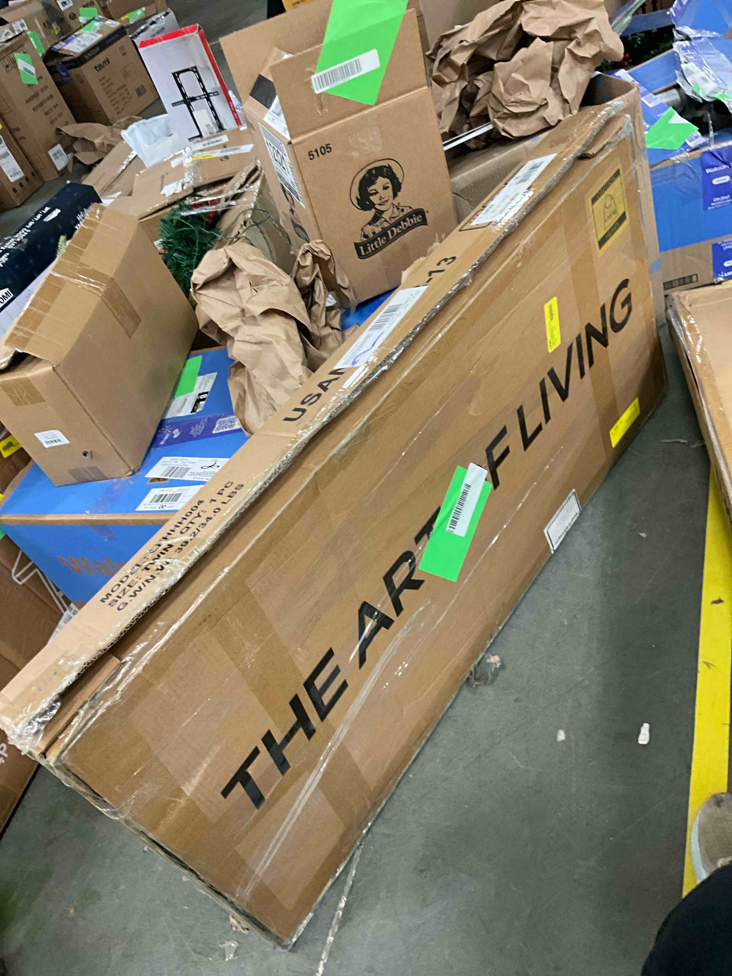 Condition photo showing Good Condition for Amolife Twin Size Metal Platform Bed Frame with Vintage Cross Pattern Headboard&Footboard, Gold