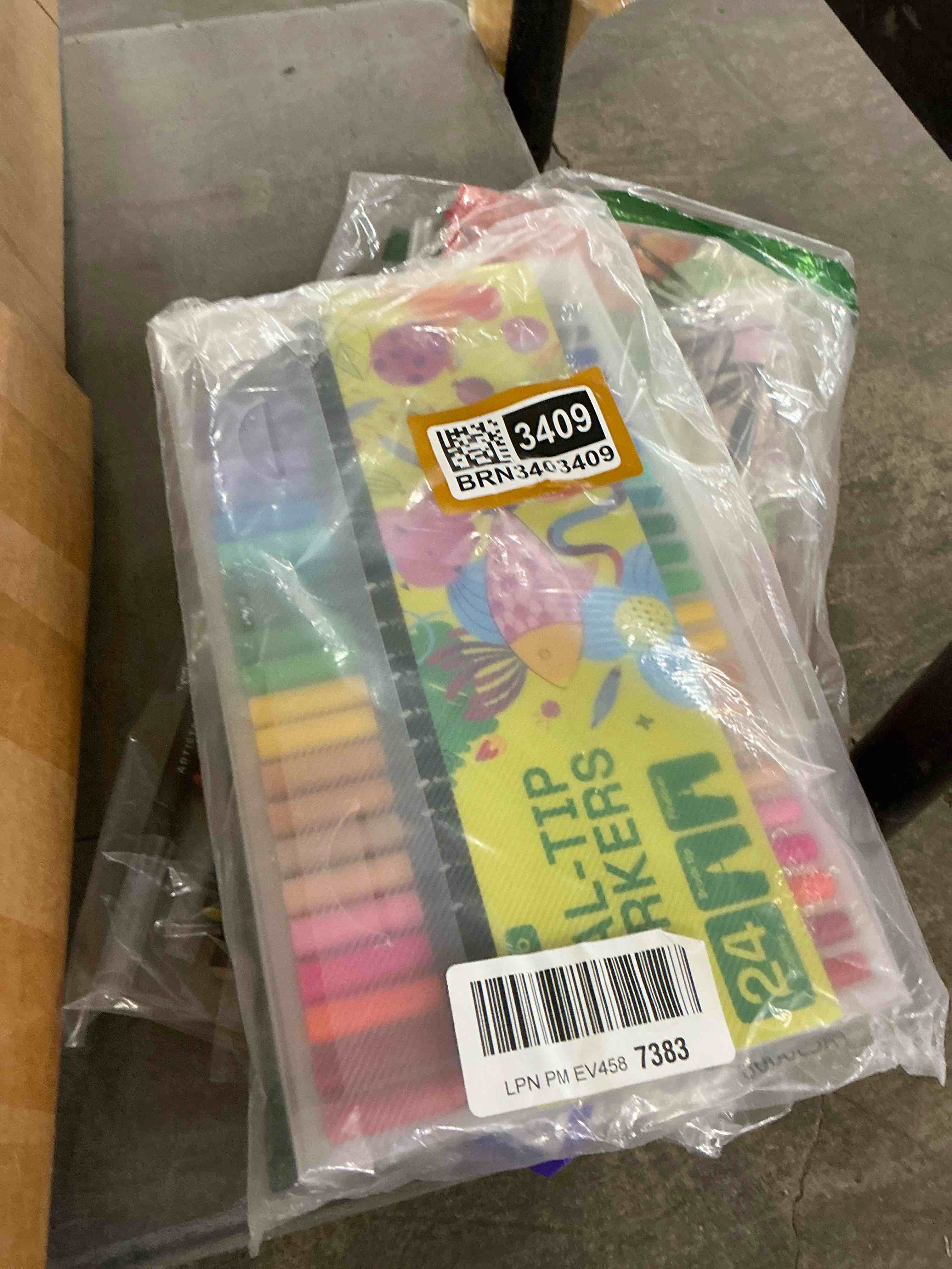 Condition photo showing Good Condition for ARTISTRO 24 Brush Marker Pens Coloring Markers for Adults Brush Tip & 0.4mm Fineliner Pens Coloring Markers No Bleeding 24 dual tip brush + fineliner