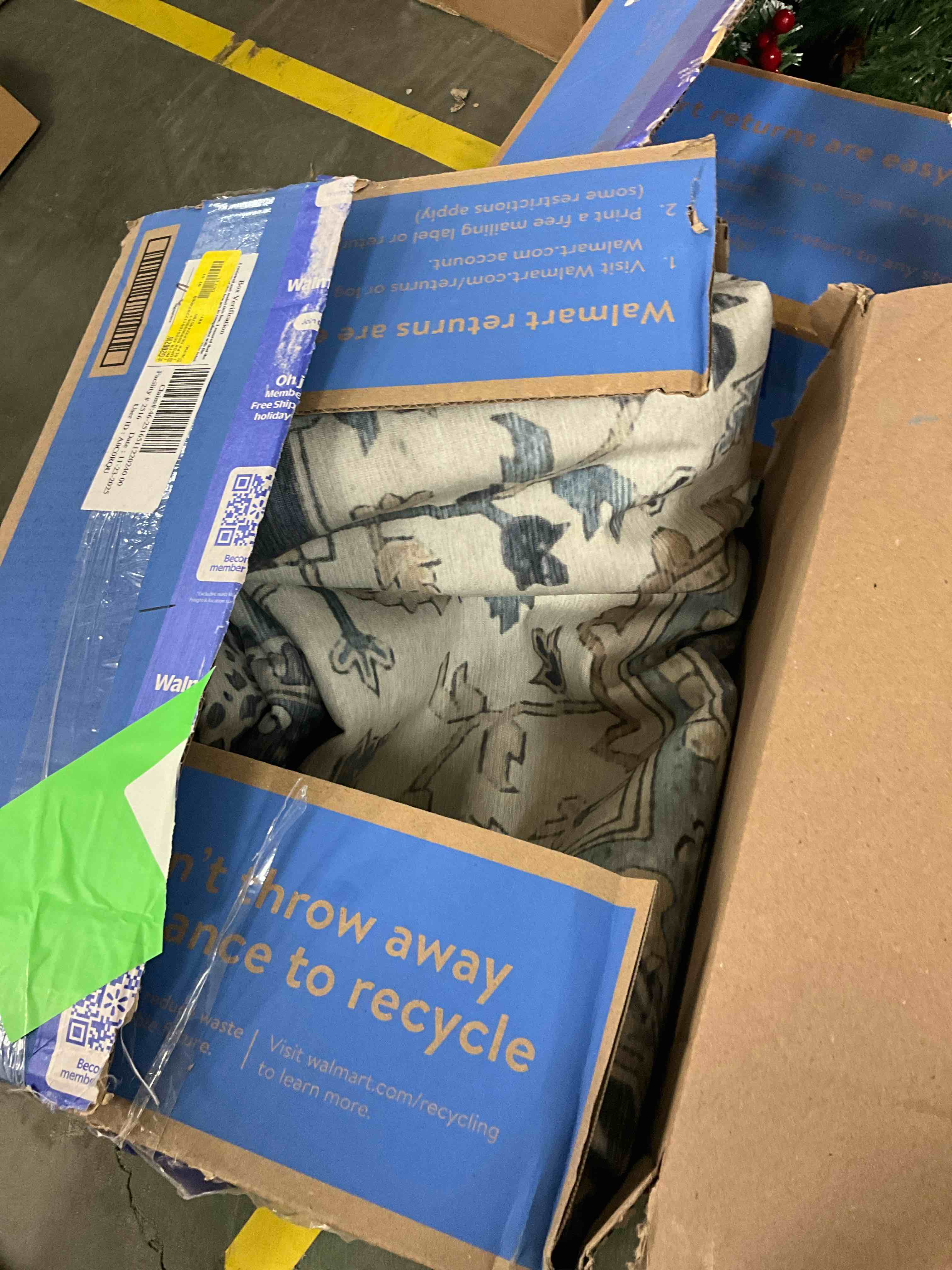 Condition photo showing Good Condition for KUETH 8X10 Area Rugs for Living Room  Non Slip Machine Washable Retro Rugs  Ultra-thin Print Rug for Bedroom  Dining Room  Home Office.