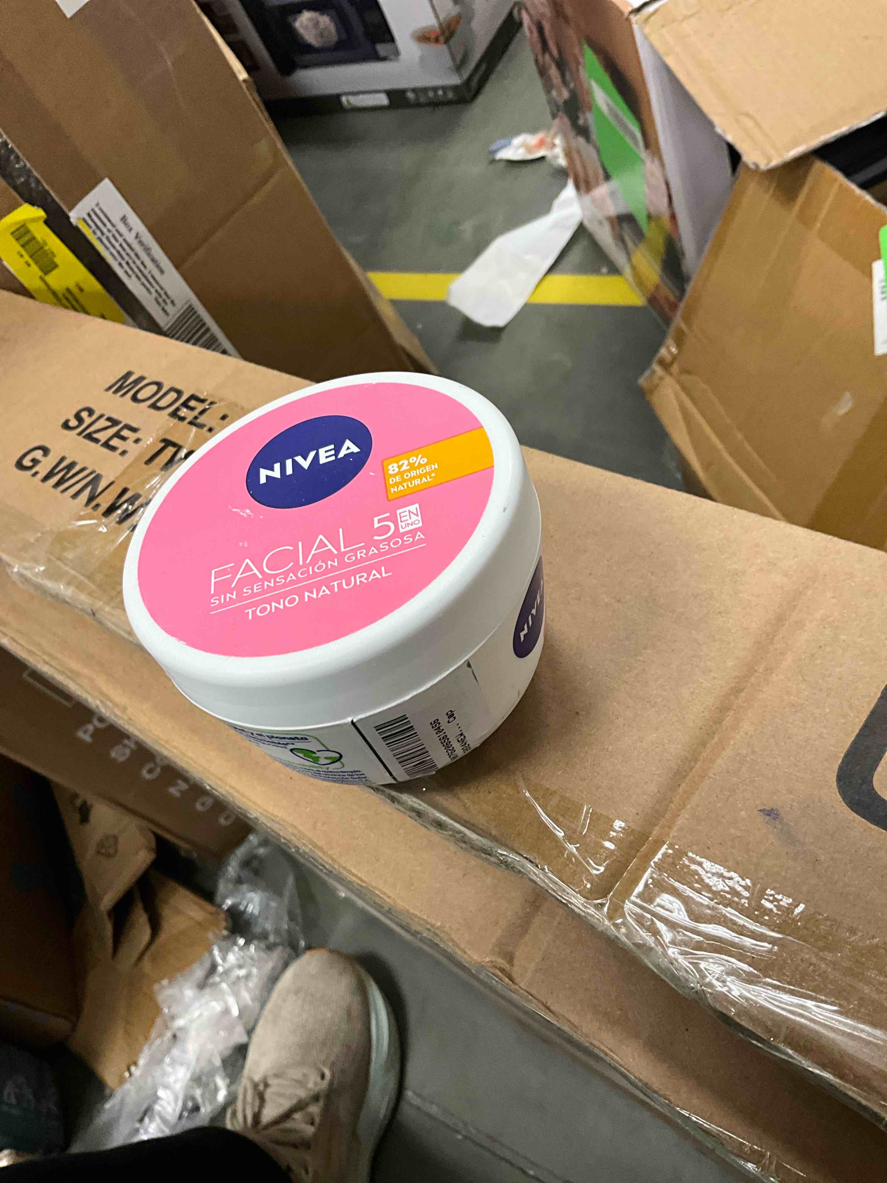 Condition photo showing Good Condition for 2024-NEW-5 In 1 Natural Lightening Moisturizing Facial Cream / Nivea Crema Facial Hidratante 5 En 1 Aclarado Natural ( Pink Cap )