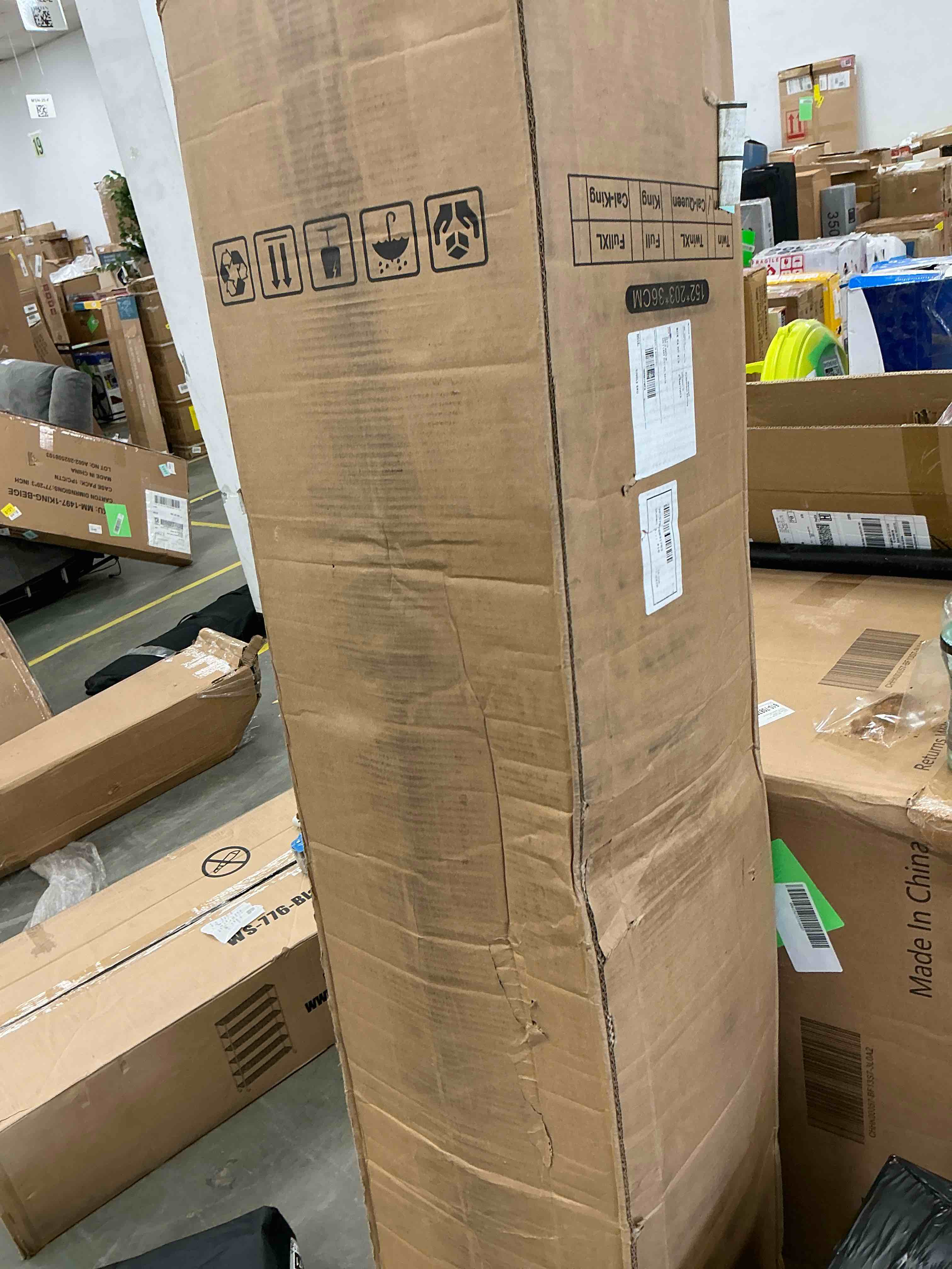 Condition photo showing New/Like New for queen mattress,nisien 14 inch hybrid mattress in a box, gel foam mattress, individually wrapped pocket coils innerspring mattress, support & pressure relief, medium firm feel