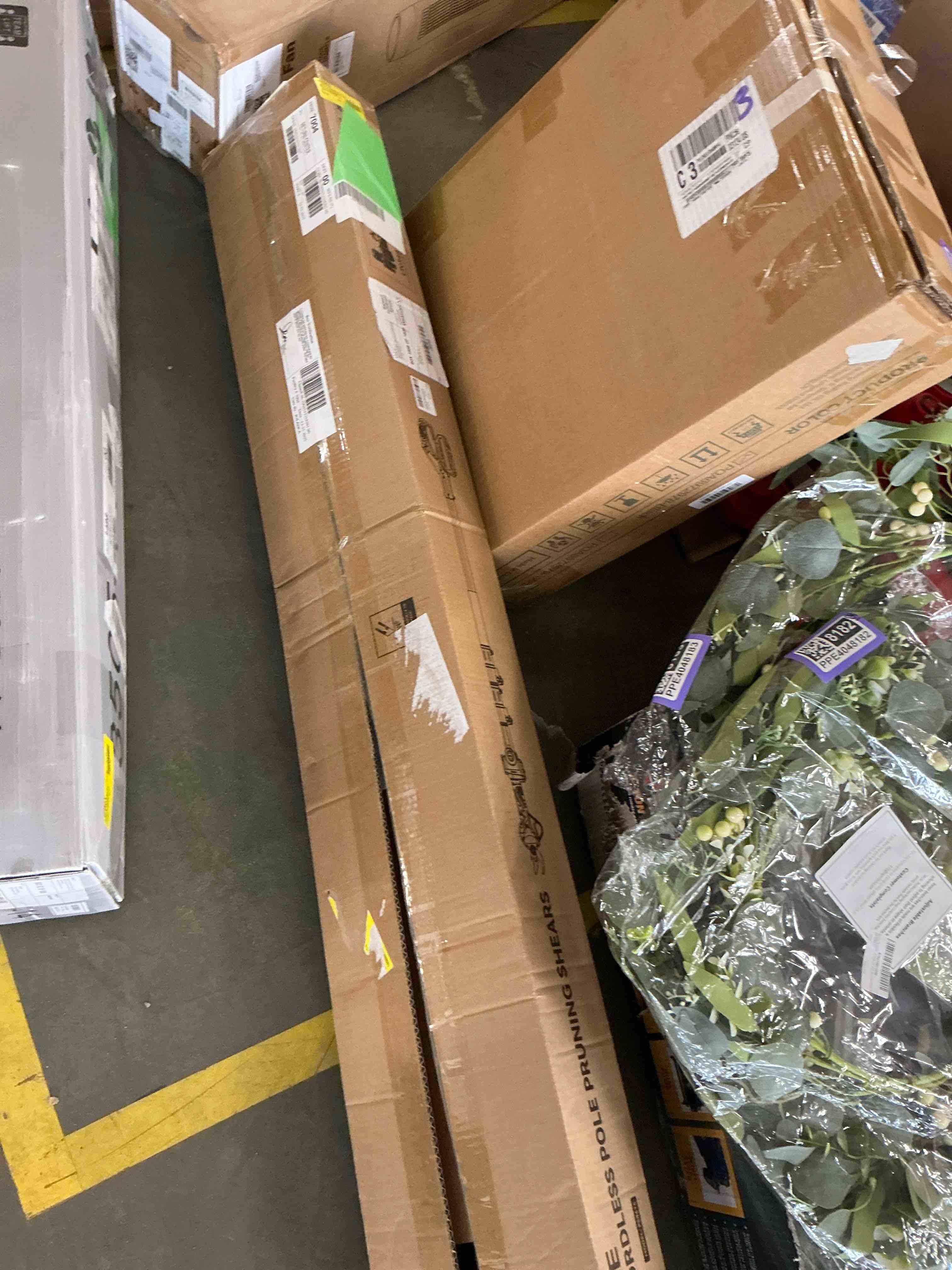 Condition photo showing Good Condition for Vipuse Brushless 2-in-1 Cordless Pole Pruning Shear with 2 Batteries and Fast Charger, Electric Pruner Reaches Up To 16ft(1.2 Inch Cutting Diameter)