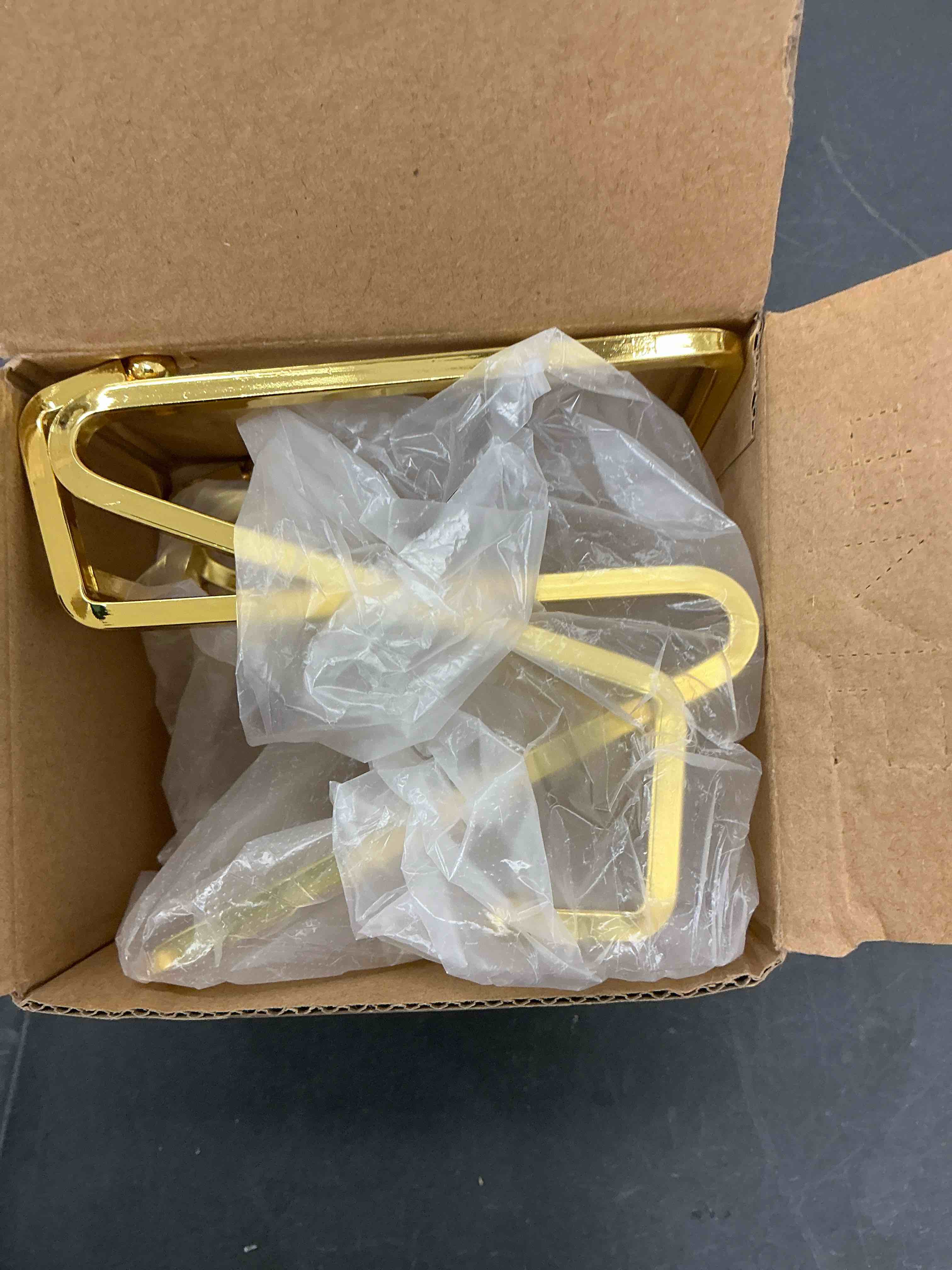 Condition photo showing Good Condition for Plate Holder Easel Display Stand - 4.5 inch Metal Plate Stands for Display - Tabletop Picture Stand - Gold Iron Easels for Display Pictures | Photo Frames | Book | Decorative Plates | Plaque -2 Pack 4.5 inch-2