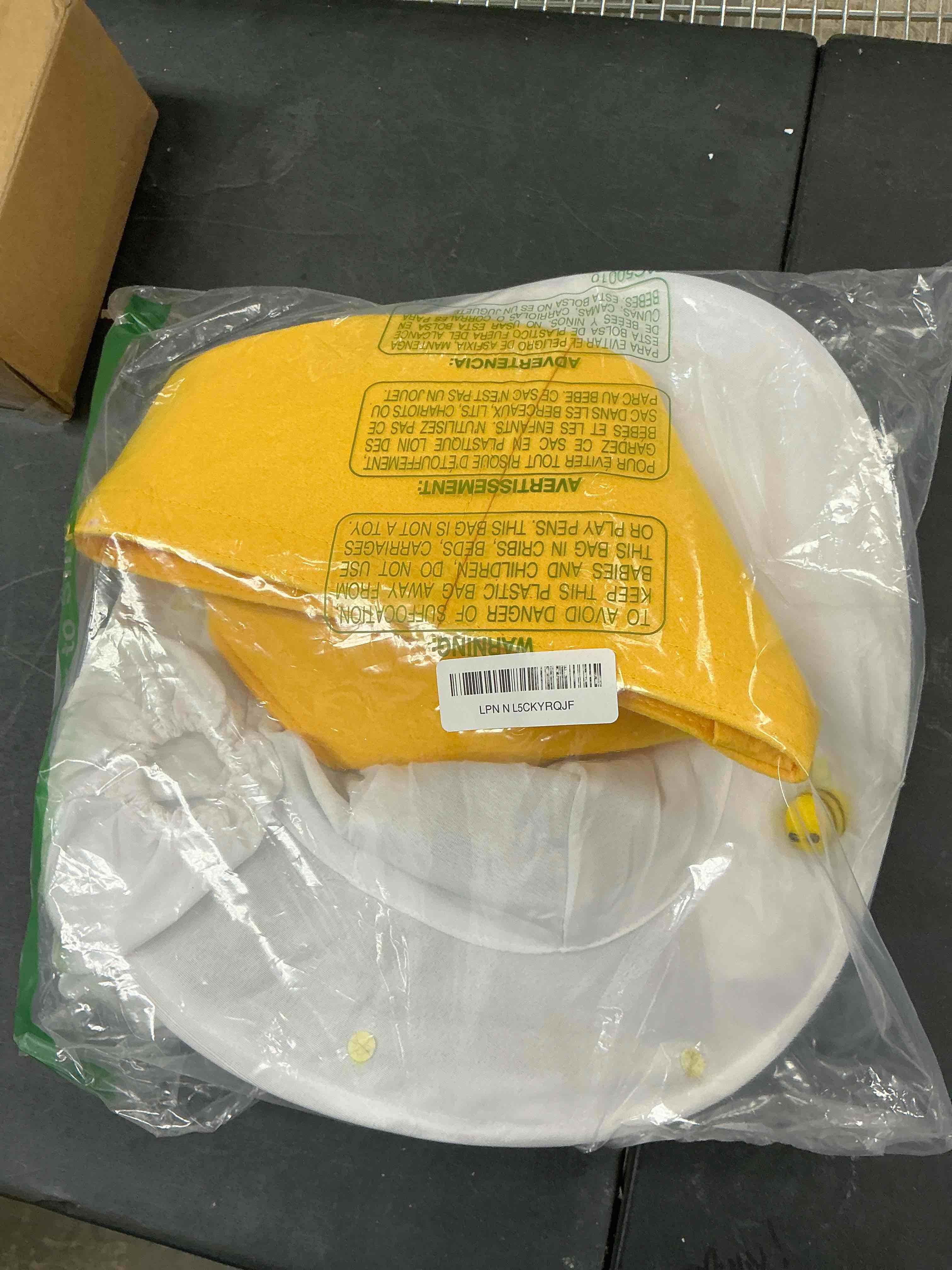 Condition photo showing Good Condition for Jiuguva 13 Pcs Beekeeper Set Includes 1 Beekeeper Jacket 5 Pcs Wool Felt Bees 5 Pcs Round Double Sided Tape 1 Beekeeping Gloves 1 Felt Bucket for Children Beekeeping Supplies Halloween (Medium)