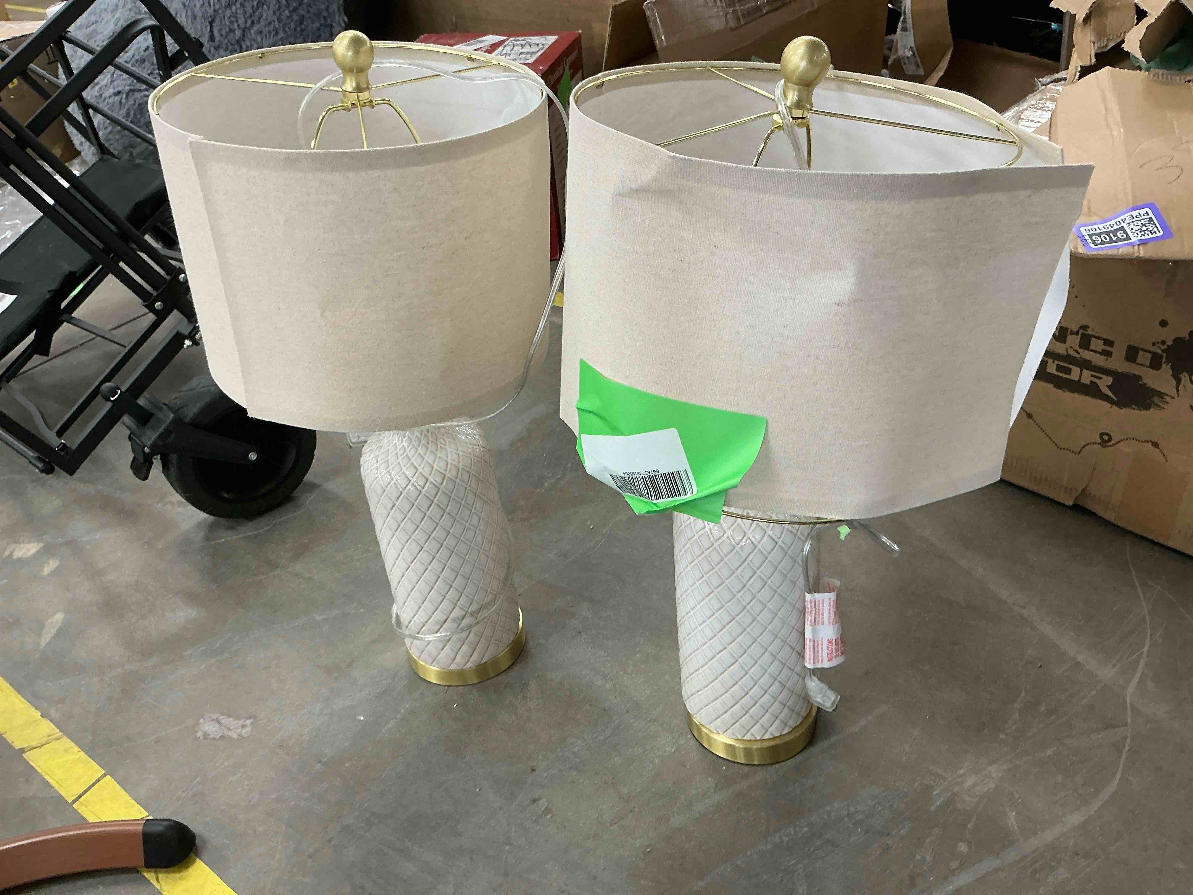 Condition photo showing Good Condition for Oneach Ceramic Table Lamps Set of 2 for Living Room Bedroom 24.25 Modern Bedside Nightstand Lamps with Lamp Shades