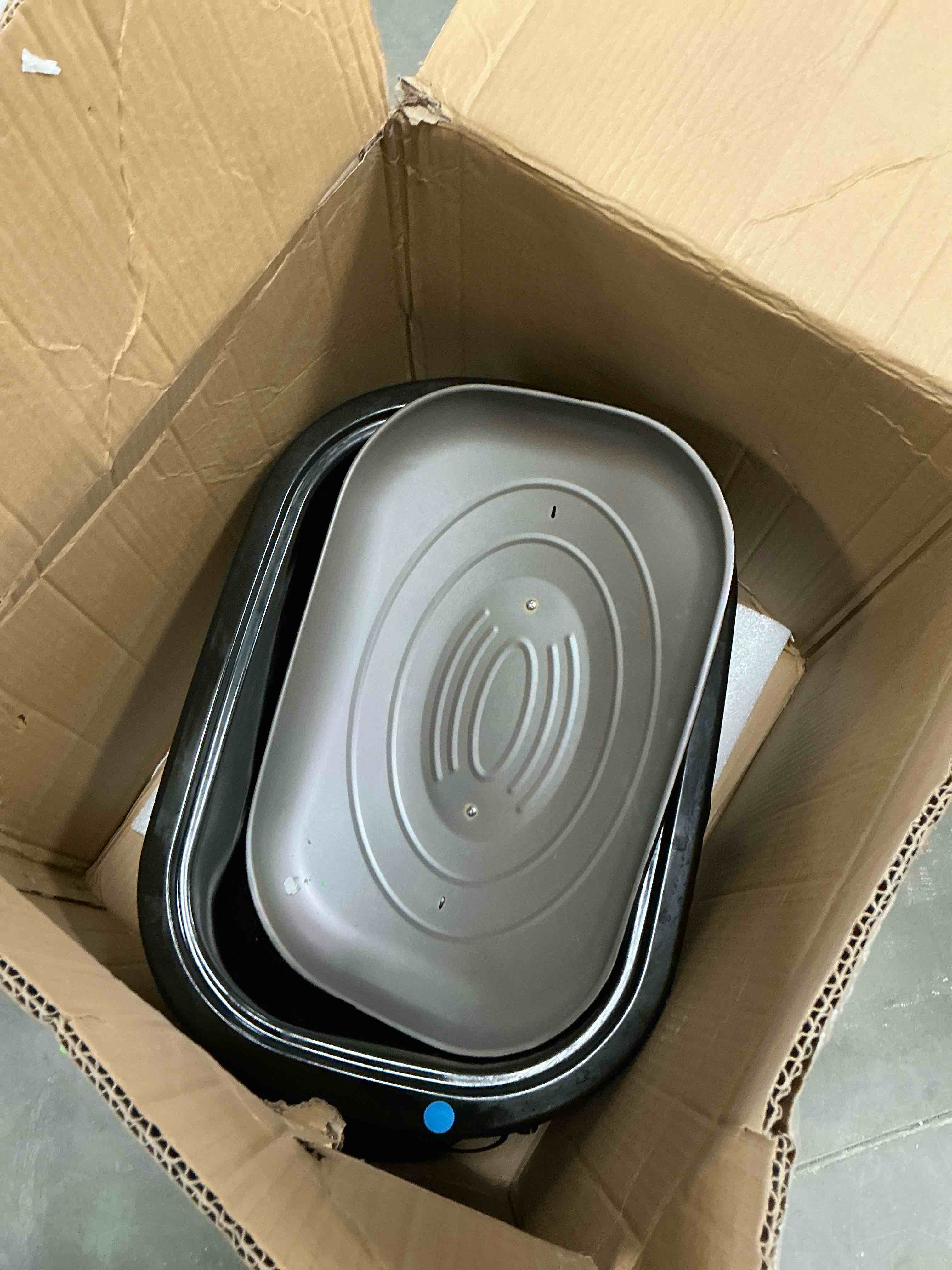 Condition photo showing Good Condition for Royalcraft 18 Quart Roasting Oven  Self-Basting Lid 150 to 450F Temperature Control Cool-Touch Handles Silver