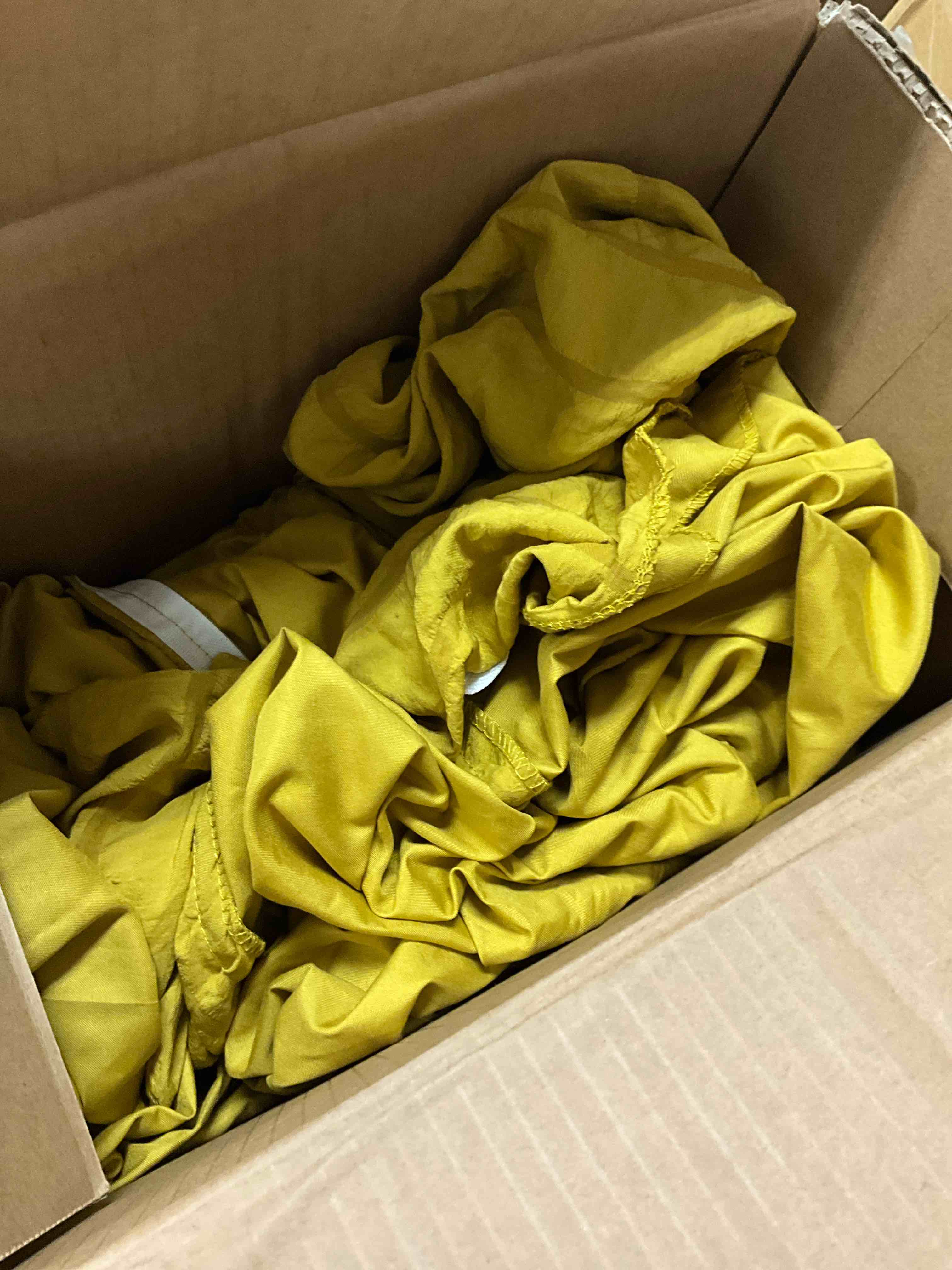 Condition photo showing Good Condition for HYMOKEGE Mustard Yellow Duvet Cover Queen Size, Ultra Soft Seersucker Duvet Cover Set with Zipper Closure, Soft Brushed Microfiber Bedding with 8 Corner Ties Queen(90"×90") Mustard Yellow (No Comforter)
