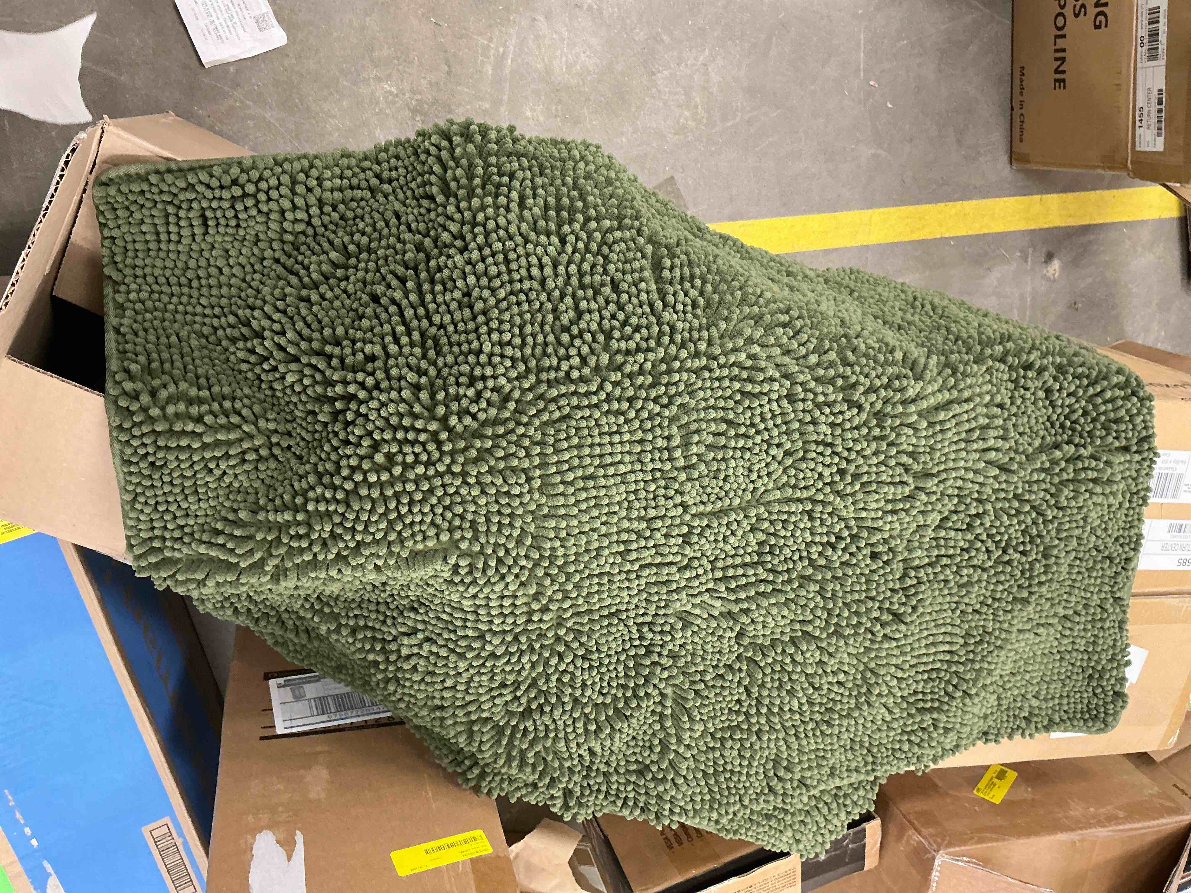 Condition photo showing Good Condition for Softlife Luxury Soft Bathroom Non-Slip Rug Shaggy Bath Mat,24"x17",Olive Green