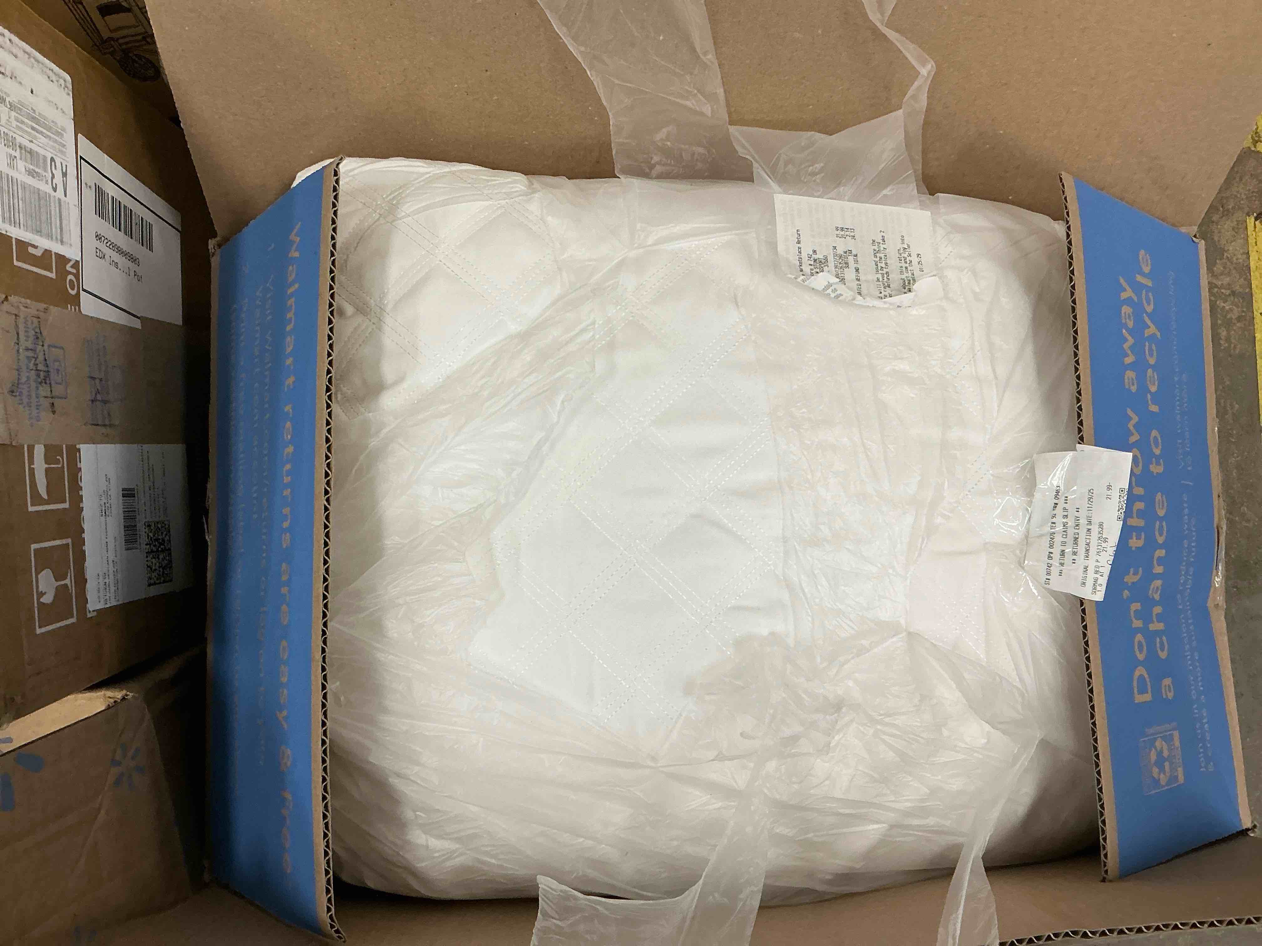 Condition photo showing Good Condition for SORMAG Bed Pillows Queen Size Set of 2 Pillows for Bed 2 Pack Cooling Hotel Collection Down Alternative Pillows 20 x 30 inches