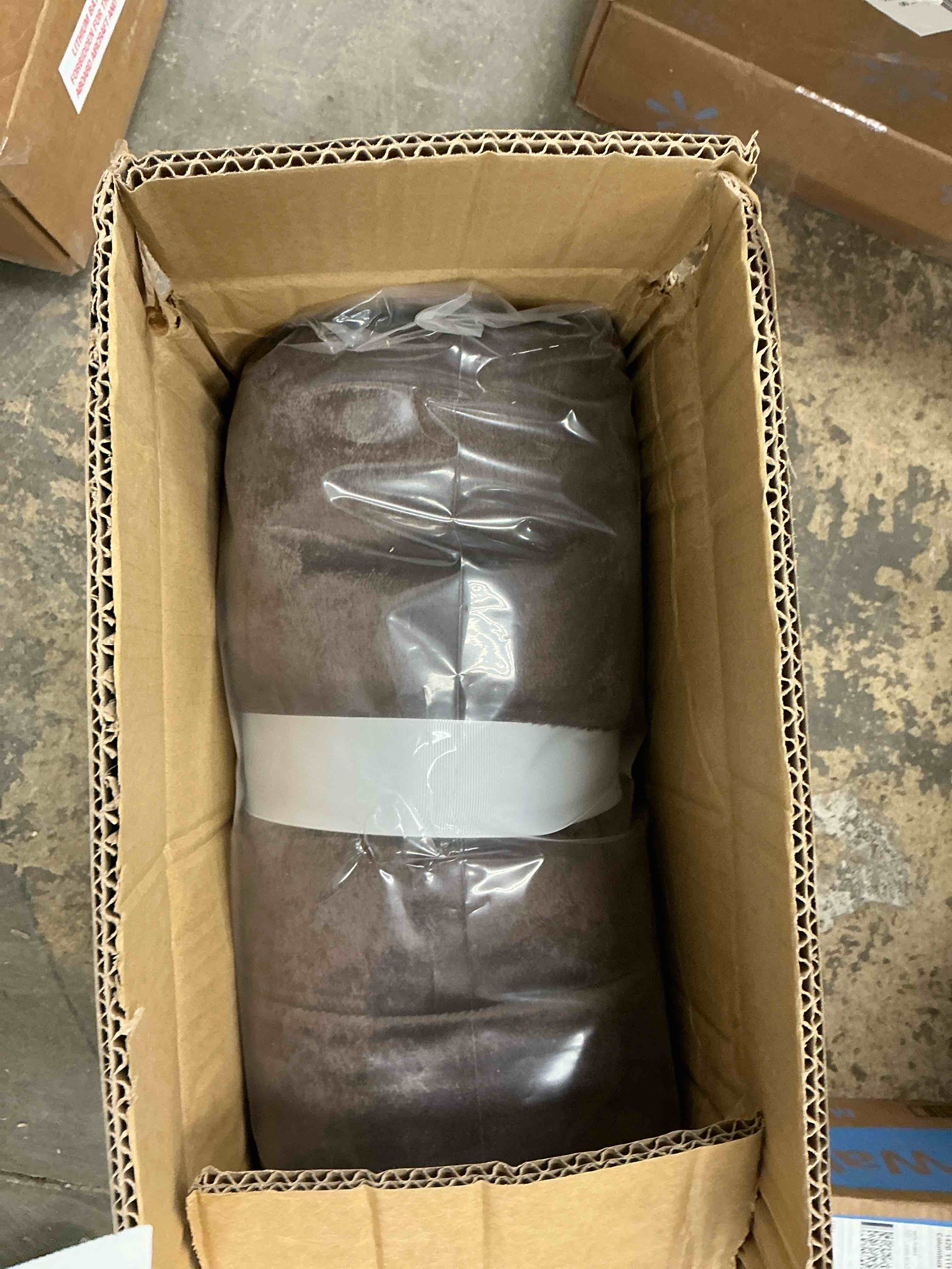 Condition photo showing New/Like New for Cozylore Luxury Faux Fur Throw Blanket for Bed Super Thick Warm Long Fluff Fuzzy Blankets for Bedroom Living Room, 60" x 80", Brown
