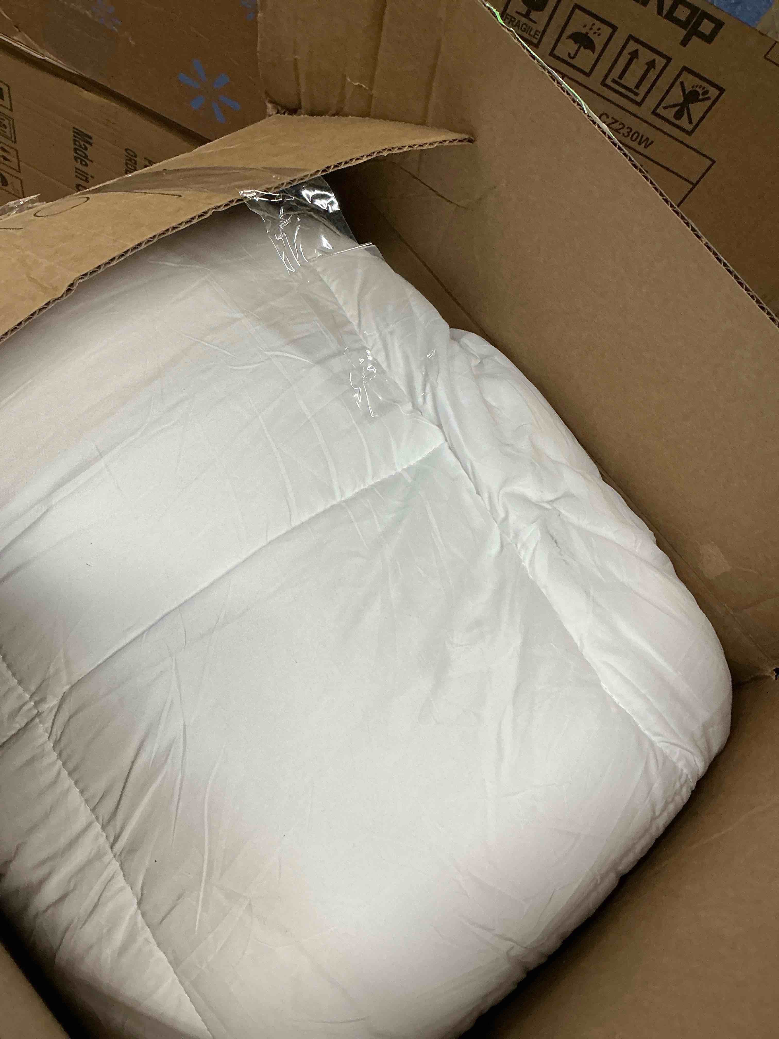 Condition photo showing Good Condition for Nestl White All Season Goose Down Alternative Comforter  Twin XL  Ultra Soft  Quilted Duvet Insert