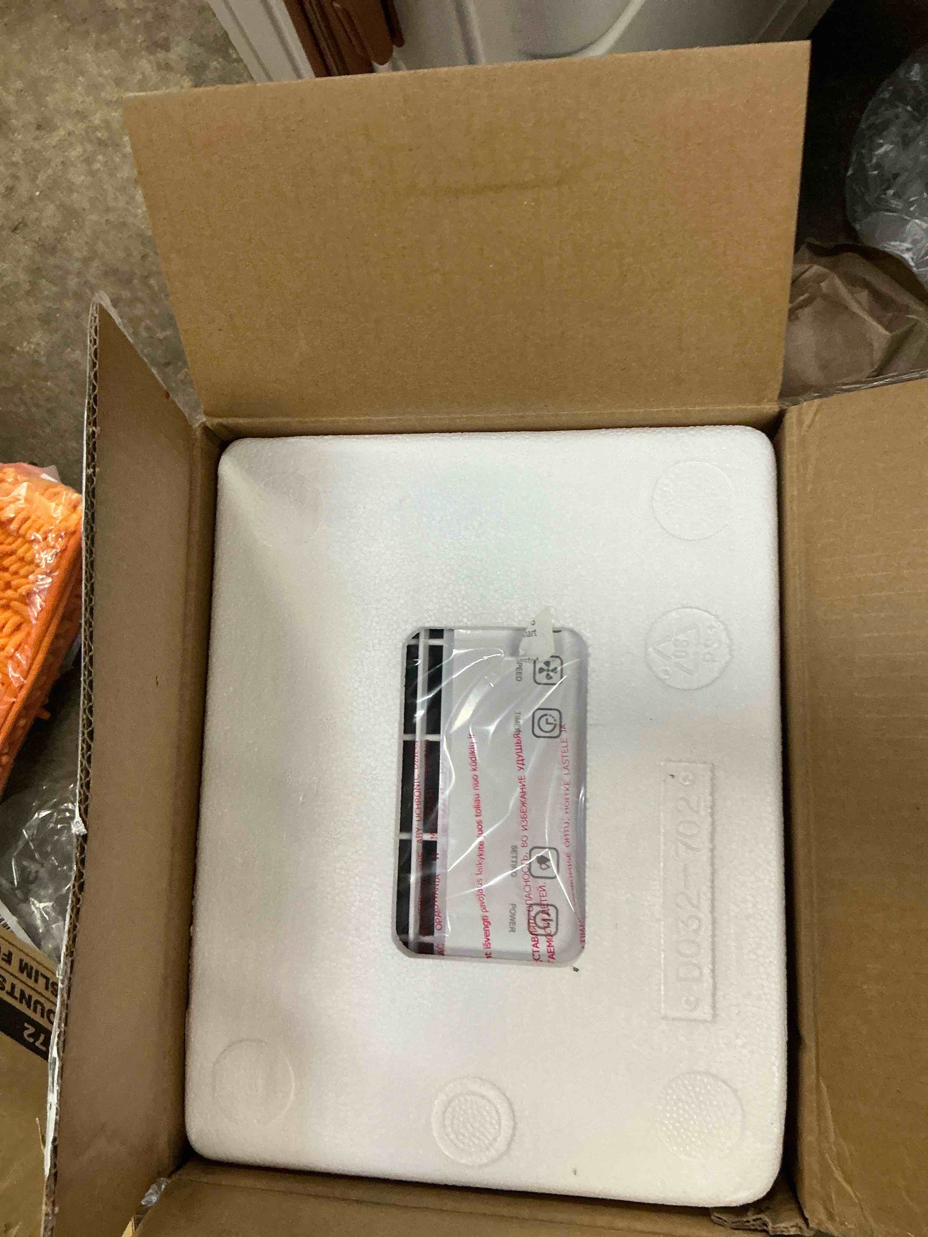 Condition photo showing New/Like New for Aootek Dehumidifier for Basement,DOE 10pints/day Dehumidifier with 0.6Gal Tank,Humidity Control,Timer,Drain Hose ,24HR Timer,MAX 30 Pints Dehumidifier Spaces up to 3000 Sq. Ft