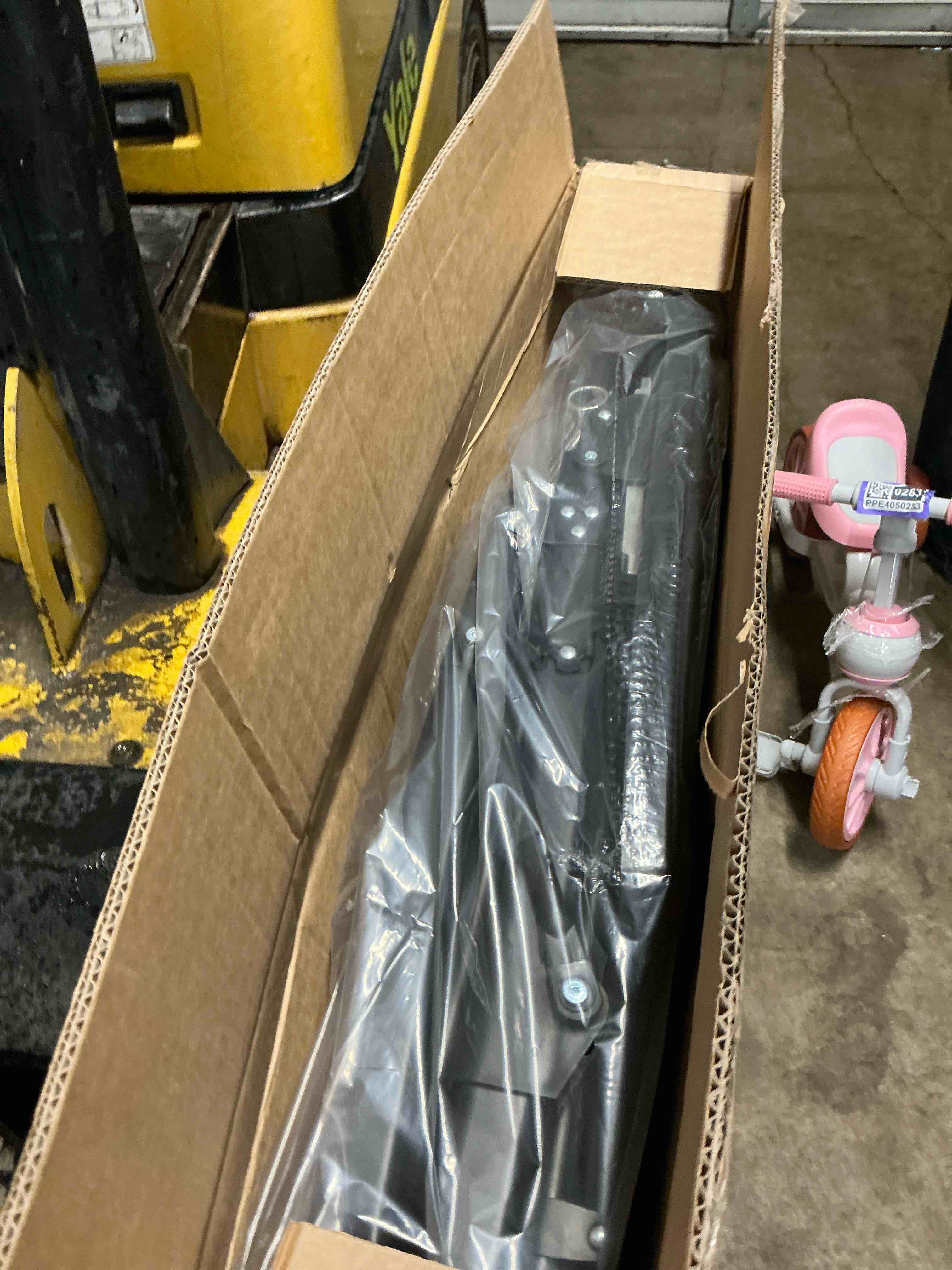 Condition photo showing New/Like New for GVDV Oversized Zero Gravity Chair, 33In XXL Lounge Chair 500lbs Capcity with Removable Thick Cushion, Lawn Patio Reclining Chair Upgraded Alloy Lock and Cup Holder, for Indoor Outdoor, Black