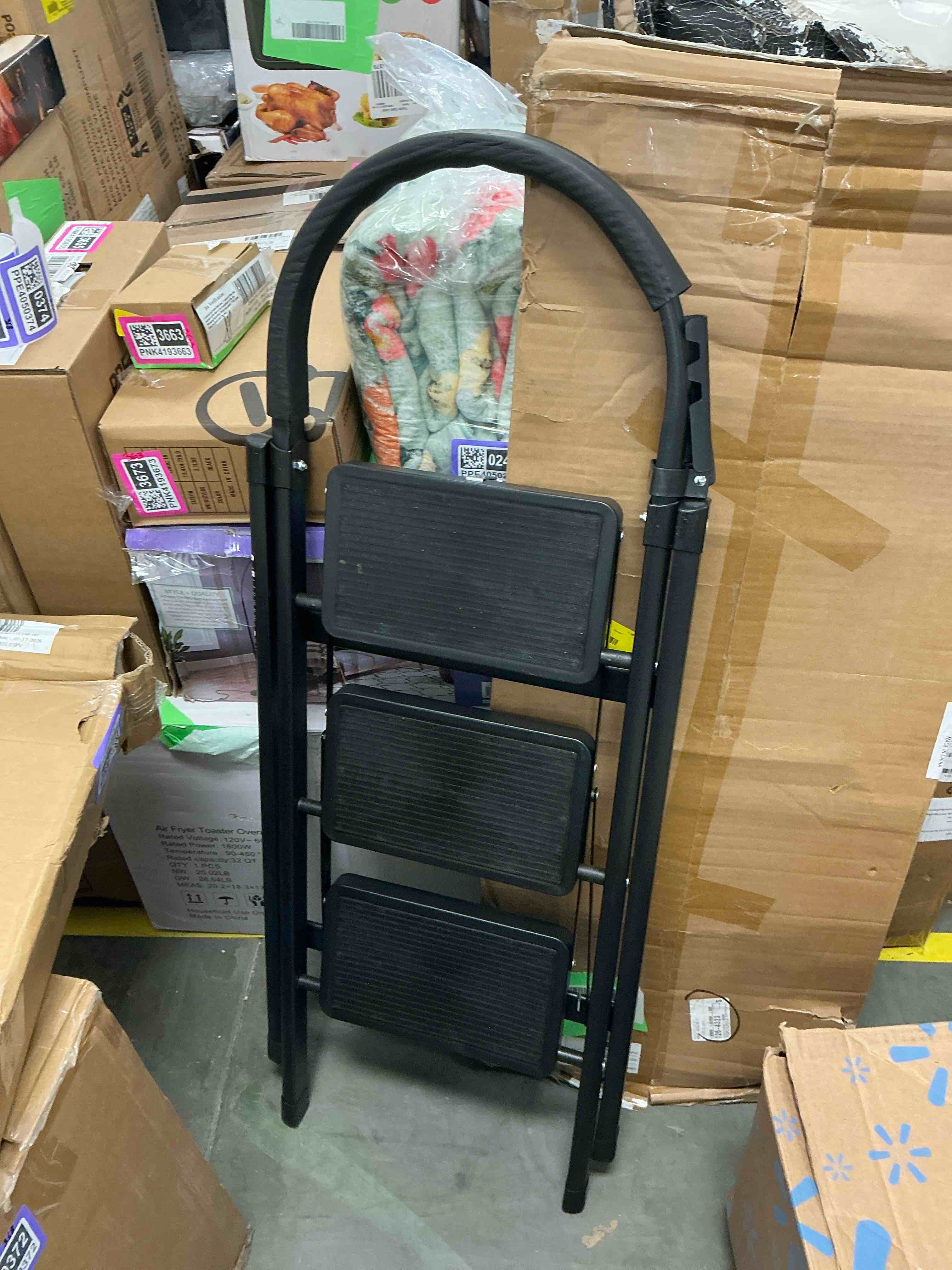 Condition photo showing Good Condition for MAXVINI 3 Step Lightweight Folding Step Ladder Aluminum Step Stool with Widened Anti-Slip Strip Pedal Convenient Handgrip,Multi-use for Household and Office