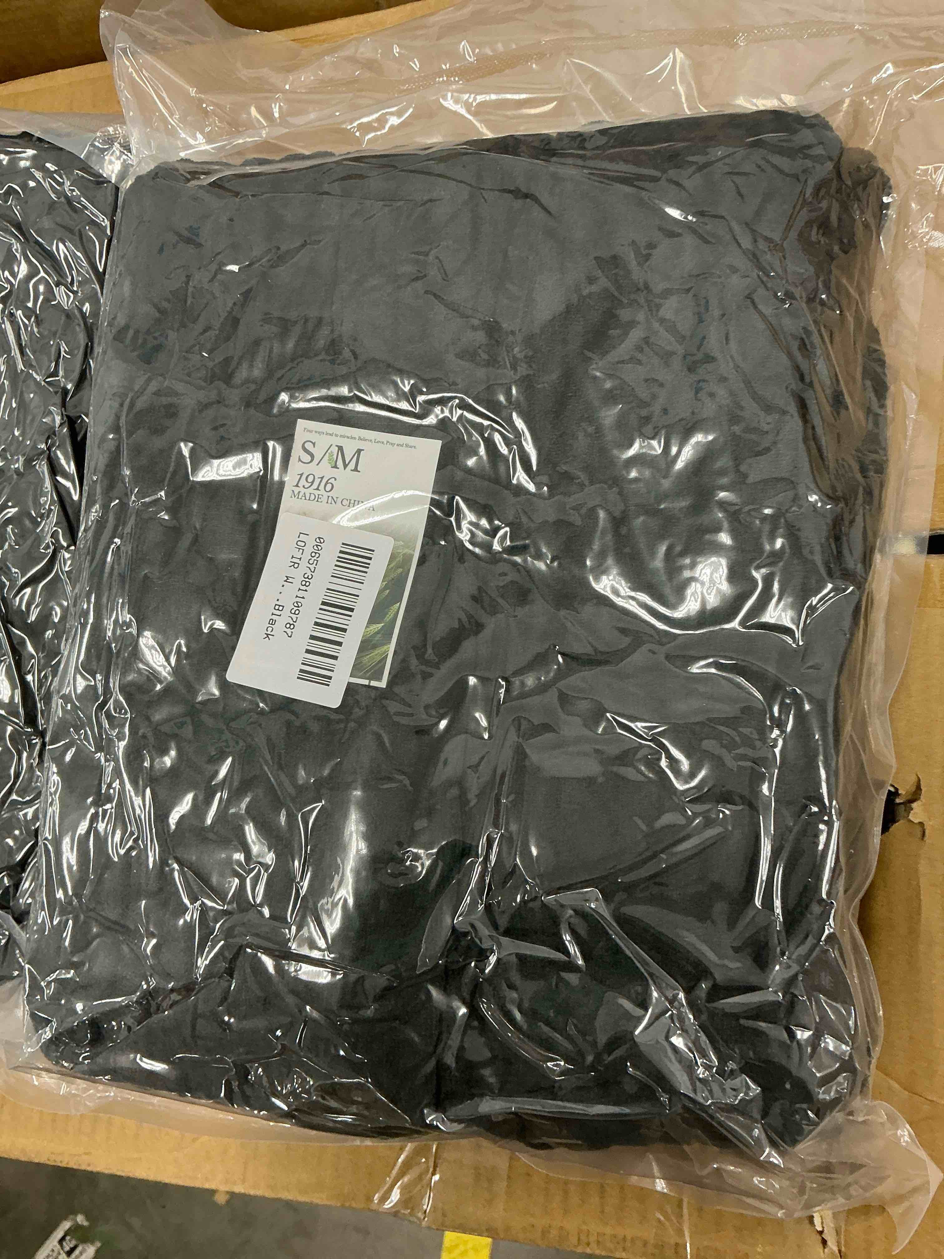 Condition photo showing New/Like New for LOFIR Womens Zipper Front Robe, Long Plush Hooded Fleece Soft Bathrobes for Women Housecoat Sleepwear Pajamas S,M Black)