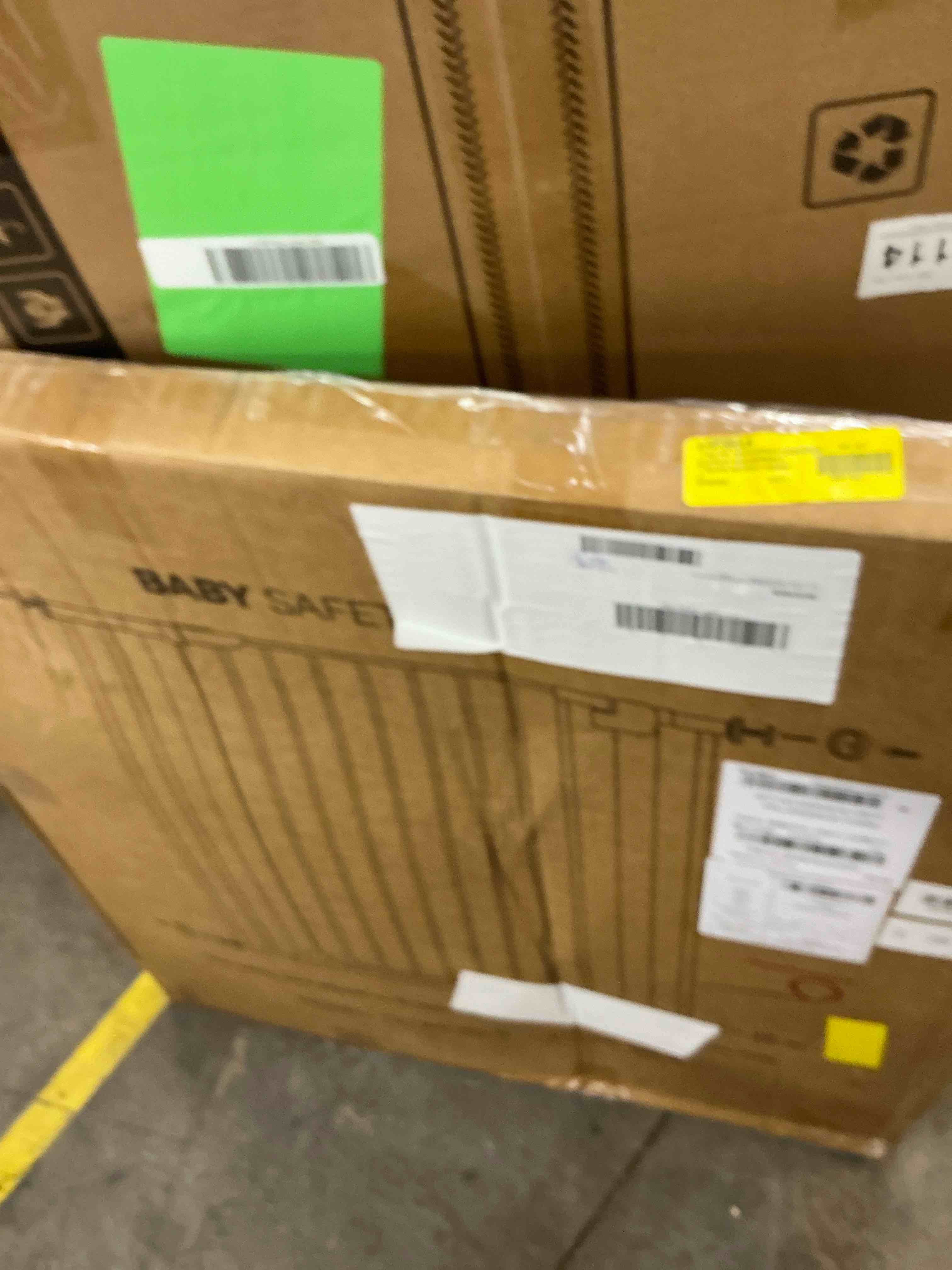 Condition photo showing Good Condition for Baby Safety Gate, Baby Gates for Top Stairs Doorway, 29.5''- 40.5''Wide Pressure Mount, White