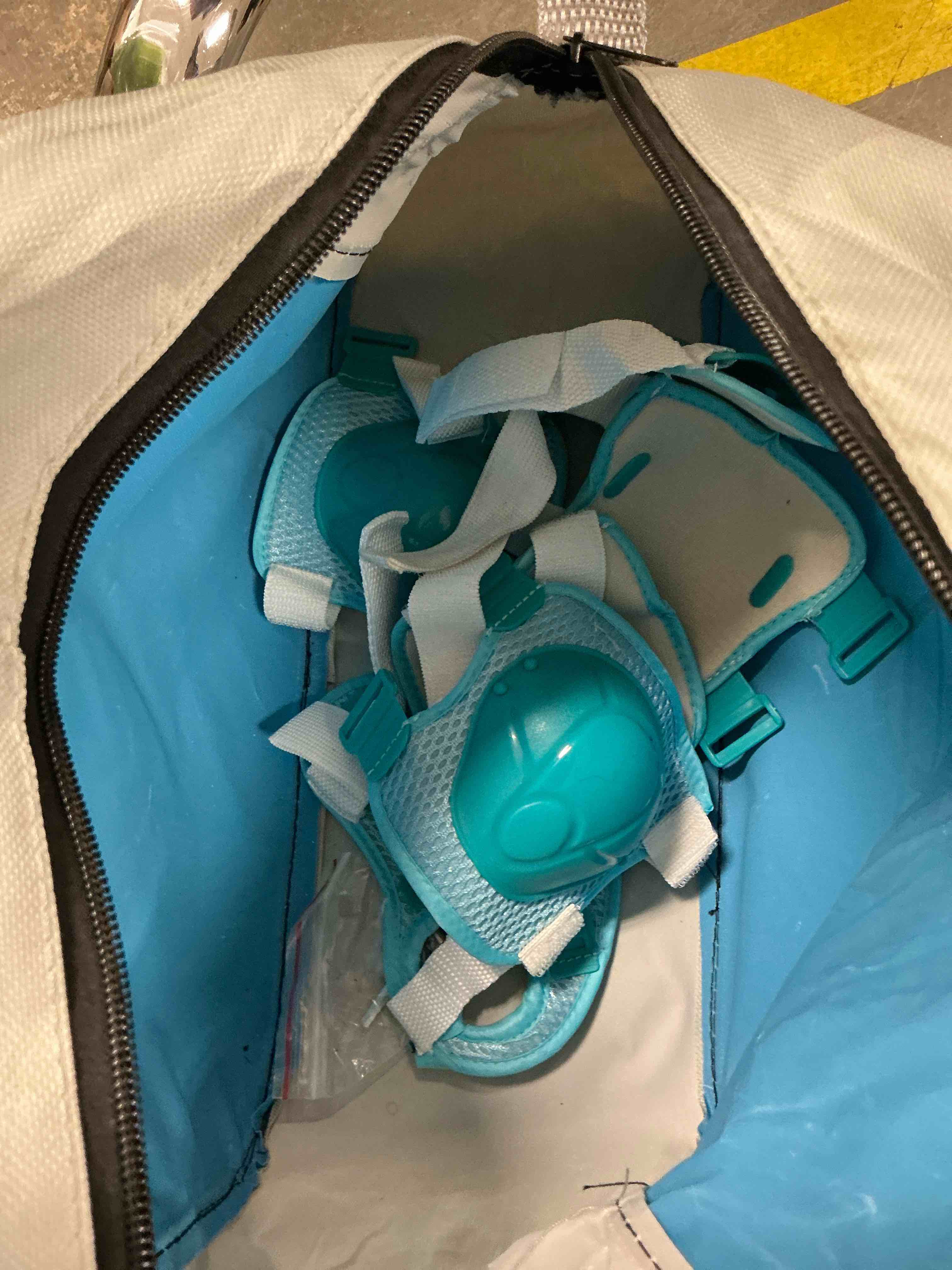 Condition photo showing Good Condition for TOPCHANCES 4 Size Adjustable Roller Skates with Illuminating Wheels, Light UP Wheels Roller Skates for Kids Boys Girls Beginners Gifts, M Size