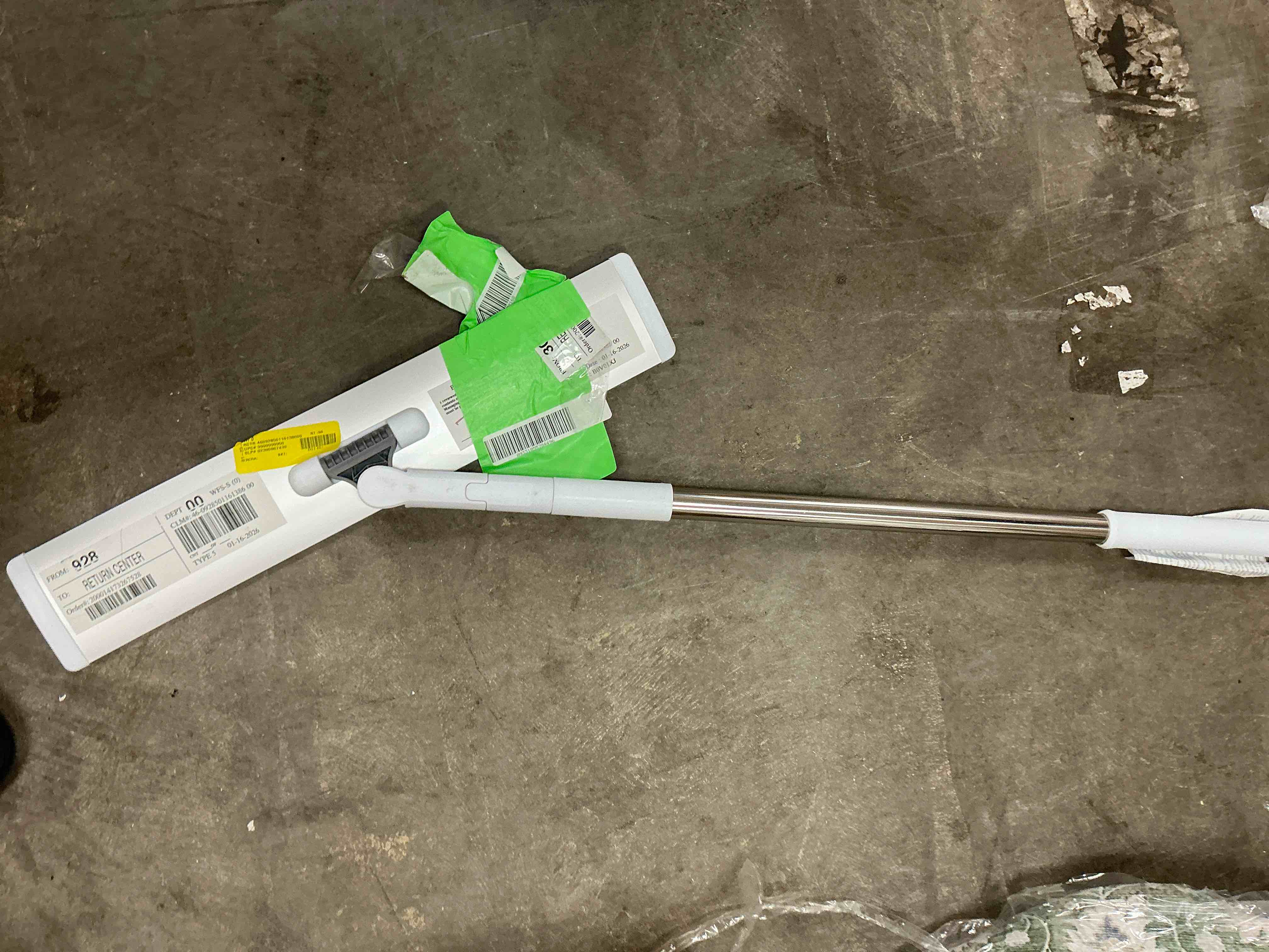 Condition photo showing Good Condition for CshidWorld Dry Wet Dust Mop, Microfiber Floor Mop with 4 Washable Pads & Wall Hook, 55" Adjustable Handle for Hardwood, Tile, Marble Floors Cleaning (White)