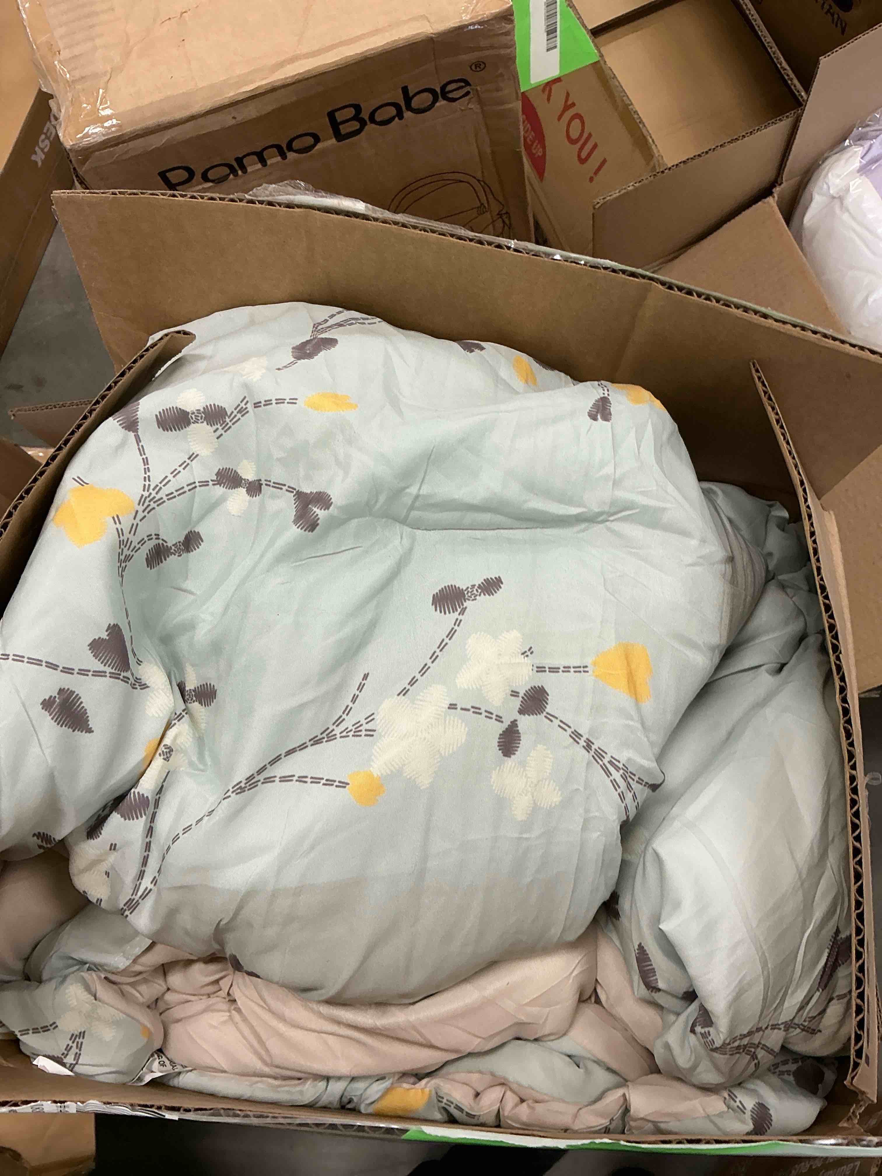 Condition photo showing Good Condition for Exclusivo Mezcla 3-Piece Floral King Size Comforter Set  Microfiber Bedding Down Alternative Comforter for All Seasons with 2 Pillow Shams  Baby Blue