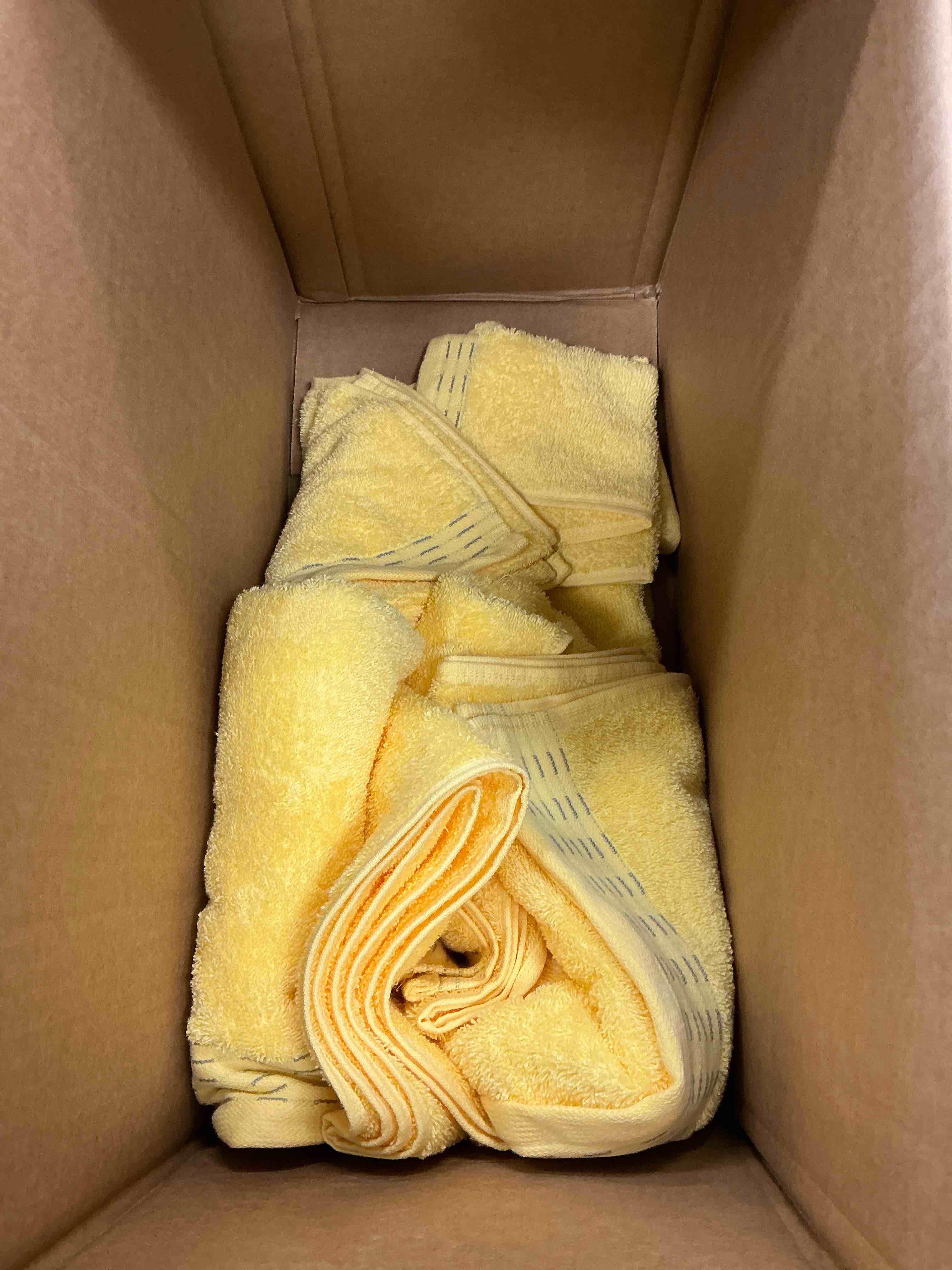 Condition photo showing Good Condition for BELIZZI HOME Ultra Soft 6 Pack Cotton Towel Set, Contains 2 Bath Towels 28x55 inch, 2 Hand Towels 16x24 inch & 2 Wash Coths 12x12 inch, Ideal for Everyday use, Compact & Lightweight - Lime Yellow