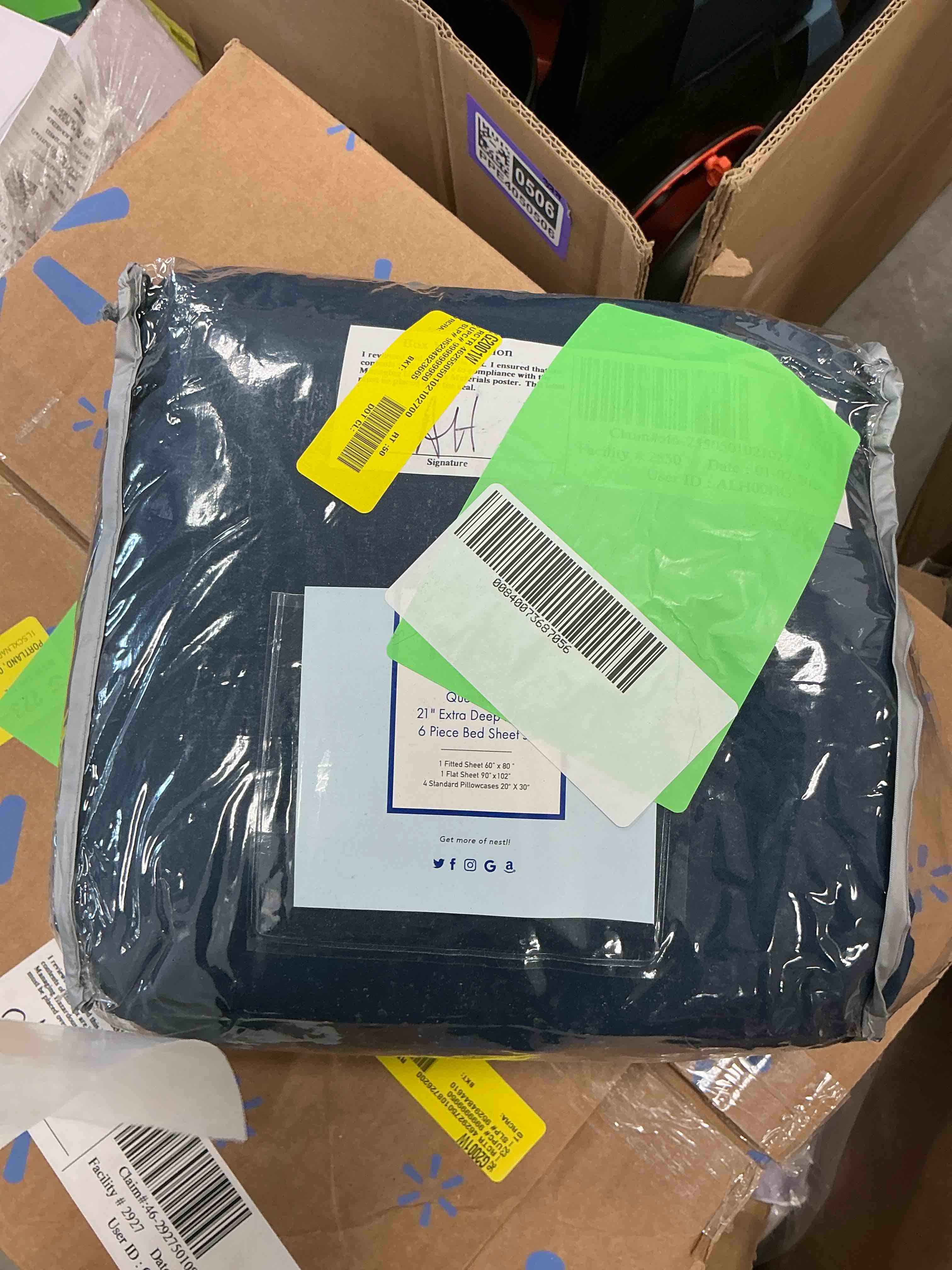 Condition photo showing Good Condition for Nestl Extra Deep Queen Sheet Set - 6 Piece Breathable & Cooling Sheets - Hotel Luxury Bedding Set w/18-24 Inch Extra Deep Pockets - Easy & Secure Fit - Super Soft, Wrinkle Free & Comfy - Navy Blue 15 - Navy Blue Queen