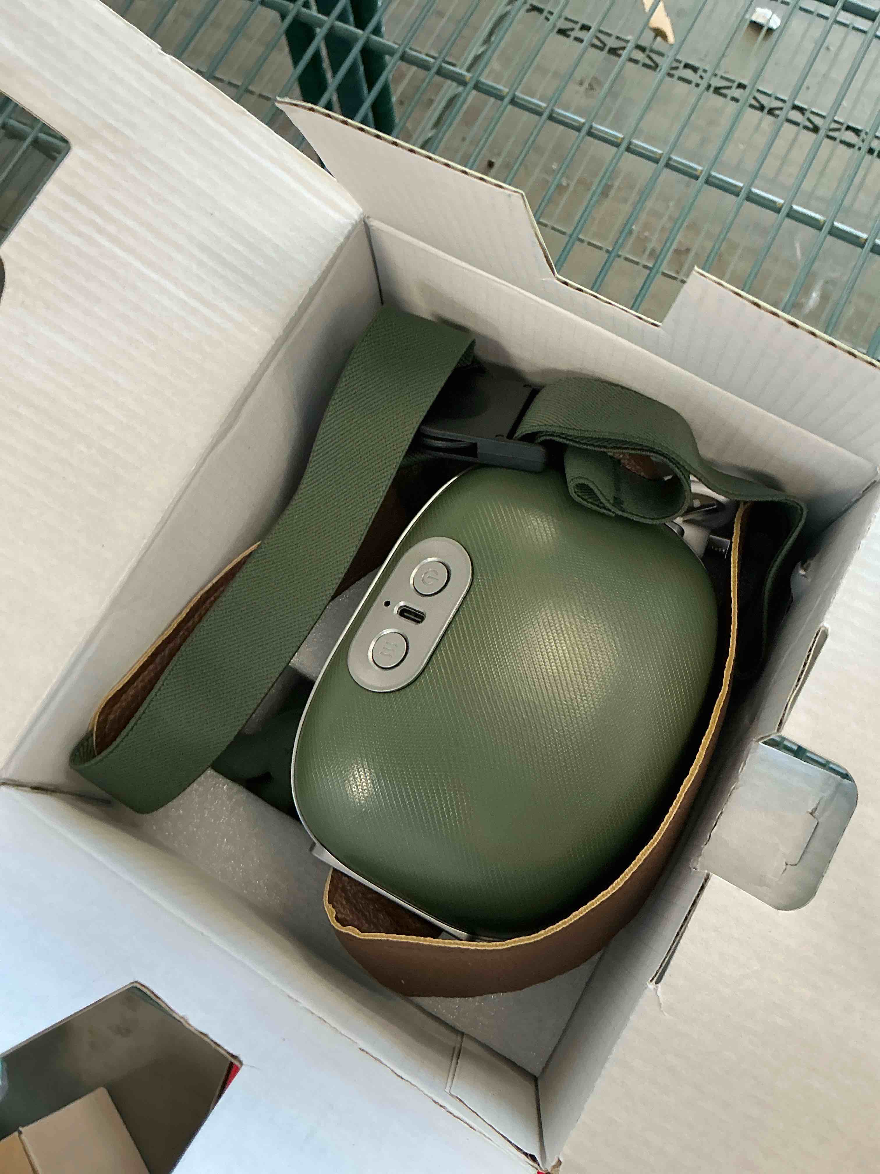 Condition photo showing Good Condition for EIWAJKXE Neck Massager with Heat - Neck and Back Shiatsu Massager for Relieve Fatigue, Deep Tissue P