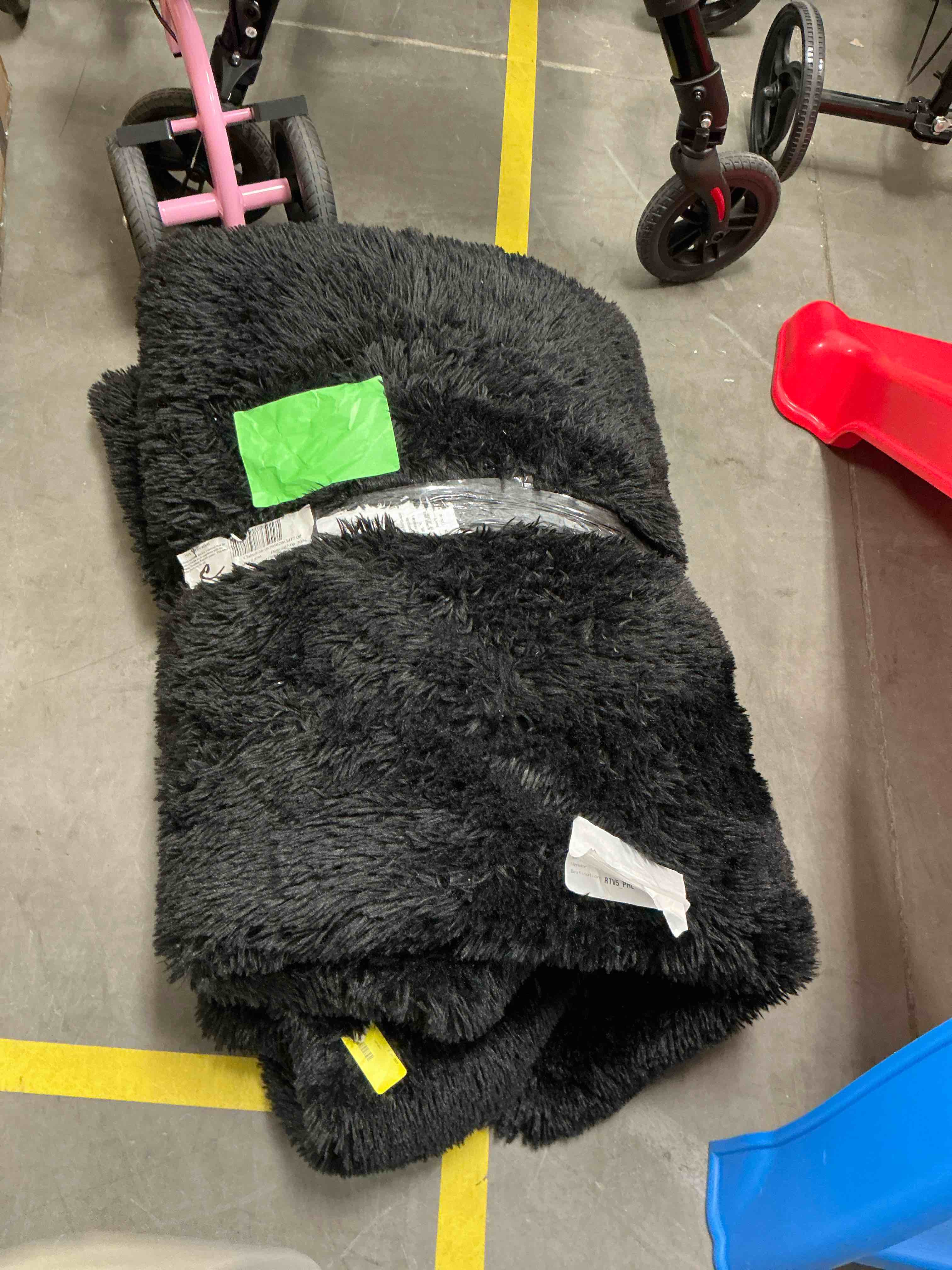 Condition photo showing Good Condition for Pentantan Shag Area Rugs  8ft x 10ft Soft Fluffy Indoor Carpet for Living Room Bedroom Decor  Black