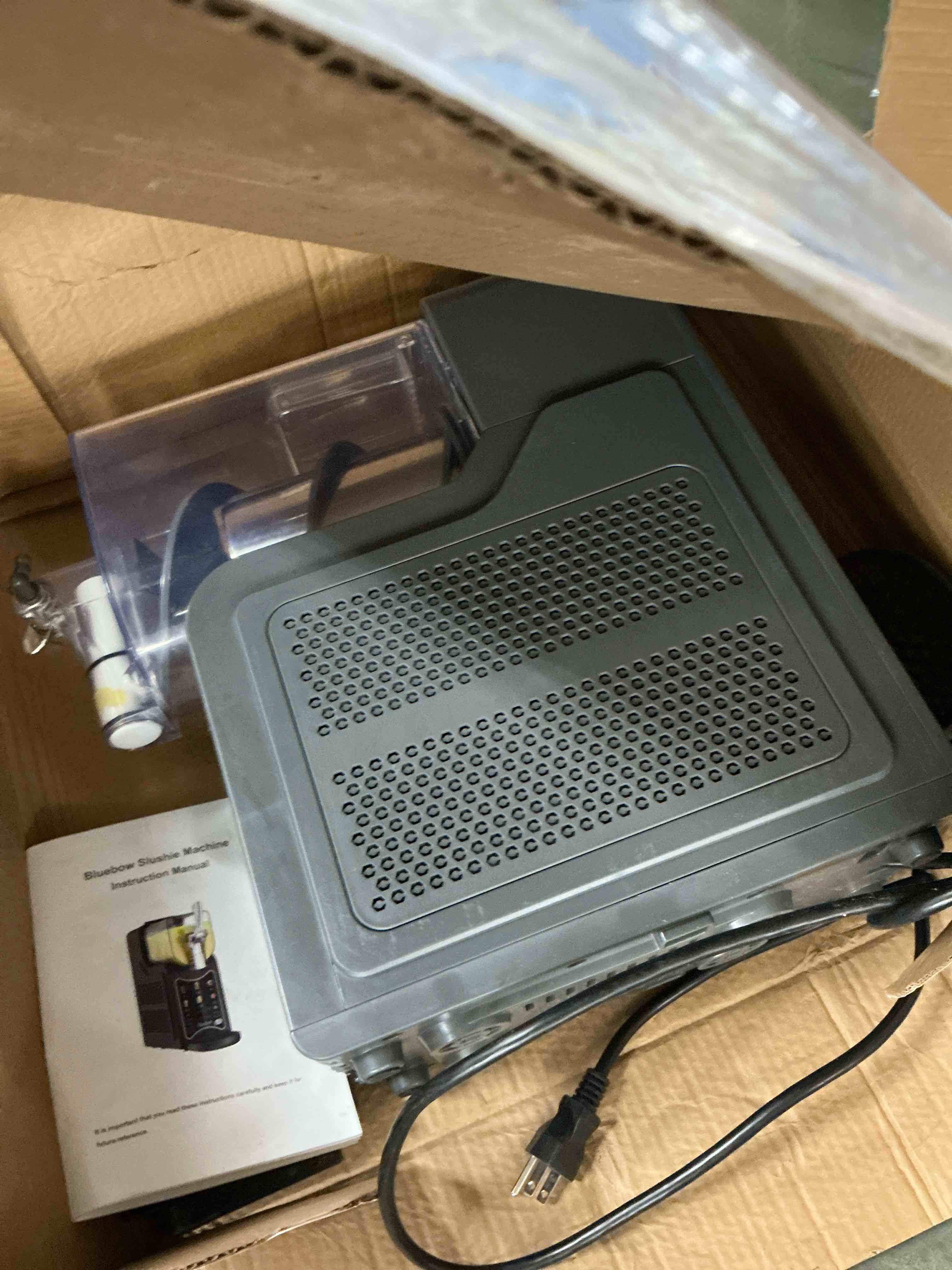Condition photo showing Good Condition for Bluebow Slushie Machine for Home, 88oz Vessel Slush Maker with 6 Presets, No Ice Needed, Frozen Drink Maker for Smoothie, Frappe, Milkshakes and More