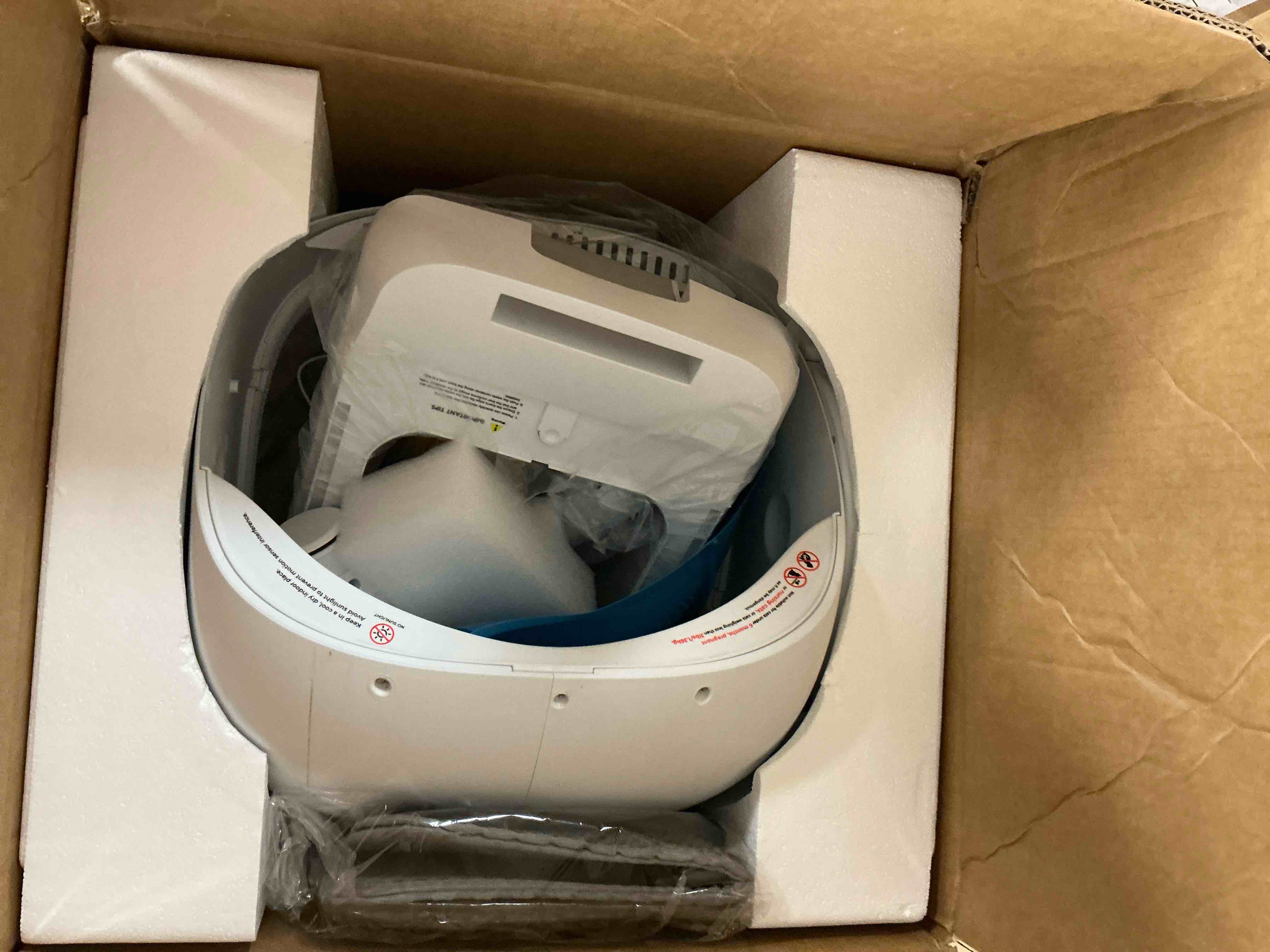 Condition photo showing Good Condition for PetPivot Automatic Cat Litter Box Self-Cleaning with Safety Protection, Mat and Trash Bags Included, White