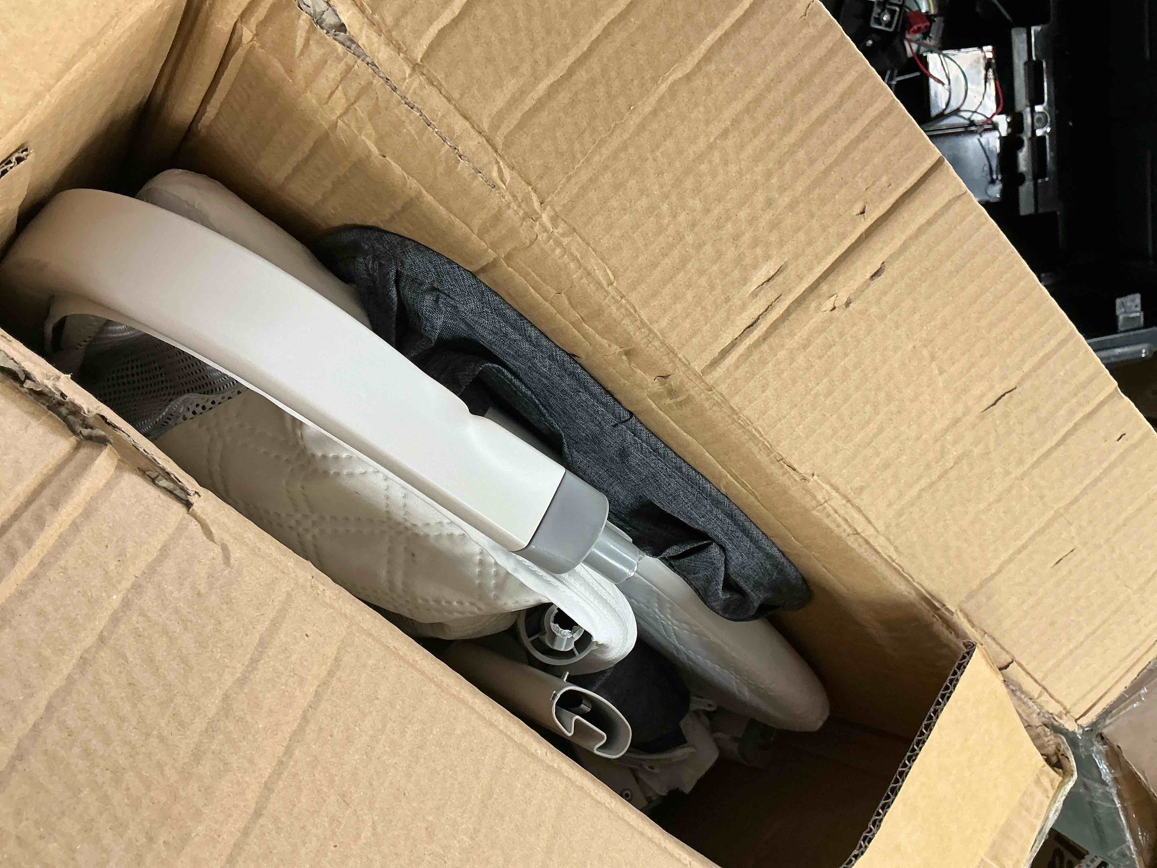 Condition photo showing Good Condition for Babyeap Baby Bassinet Bedside Sleeper Bassinet for 0–5 Months Infants, Unisex, Dark Gray