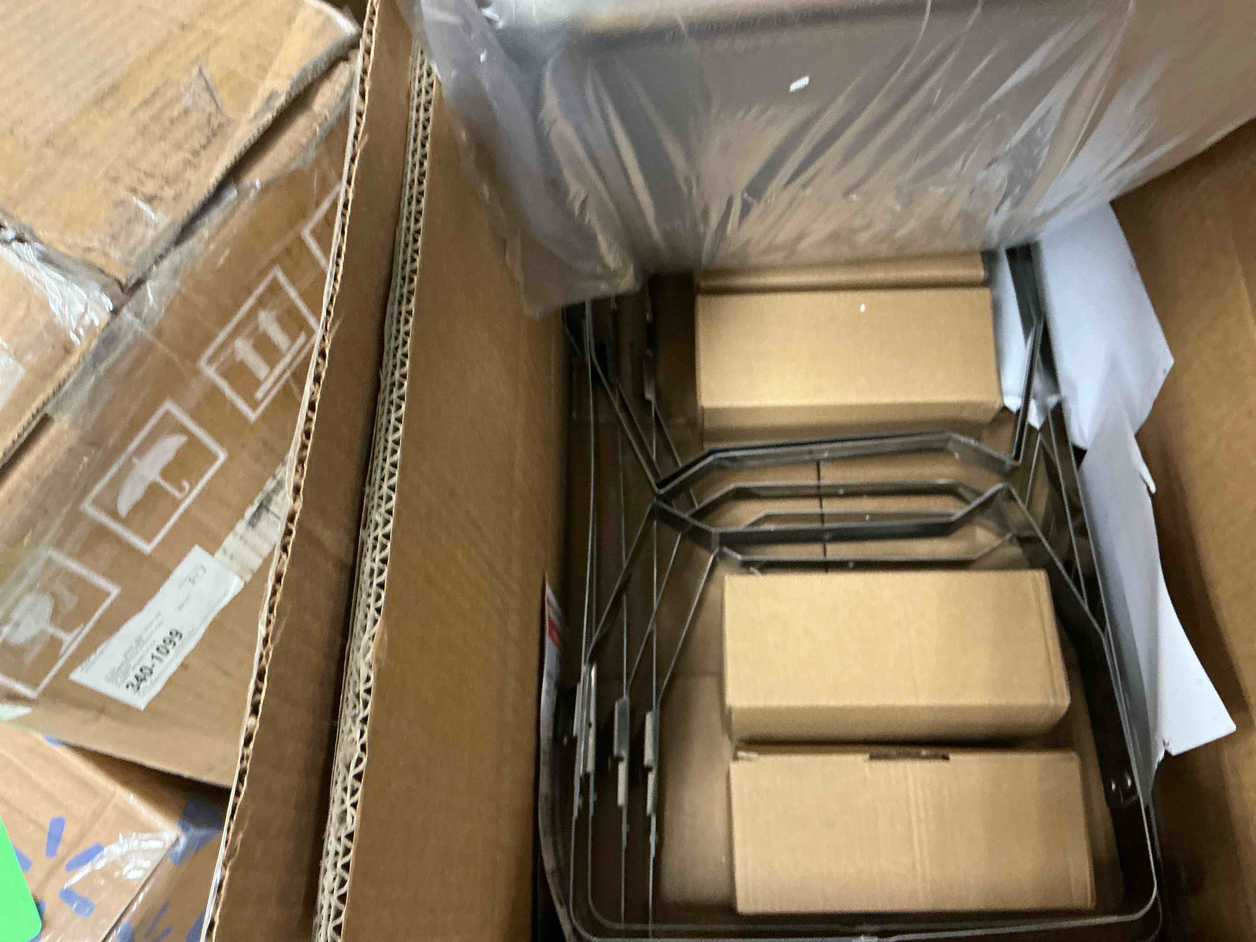 Condition photo showing New/Like New for Bluebow 4 Pack Chafing Dishes for Buffet Set, Stainless Steel Catering Chafer, Serving Food Warmer with Lids, Food & Water Pans & Fuel Holders