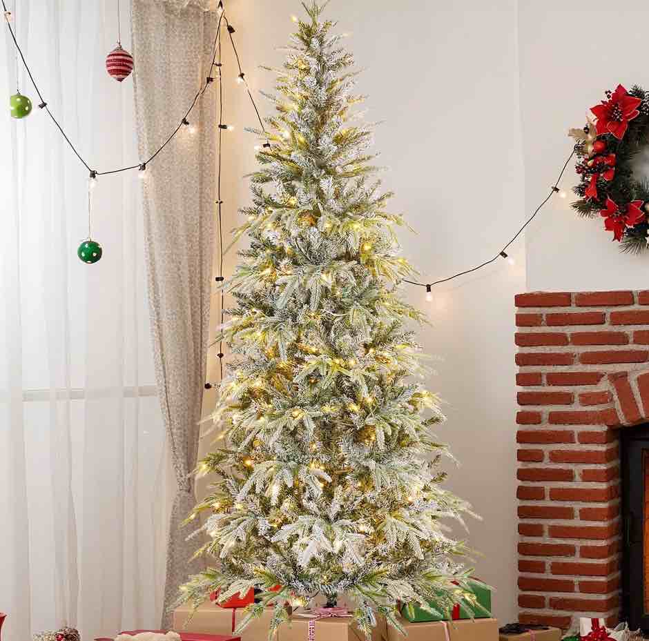 Qunler 7ft Pre-lit Snow Flocked Artificial Christmas Tree with 300 Warm Lights 8 Modes, 700 PE+PVC Snowy Branches, White