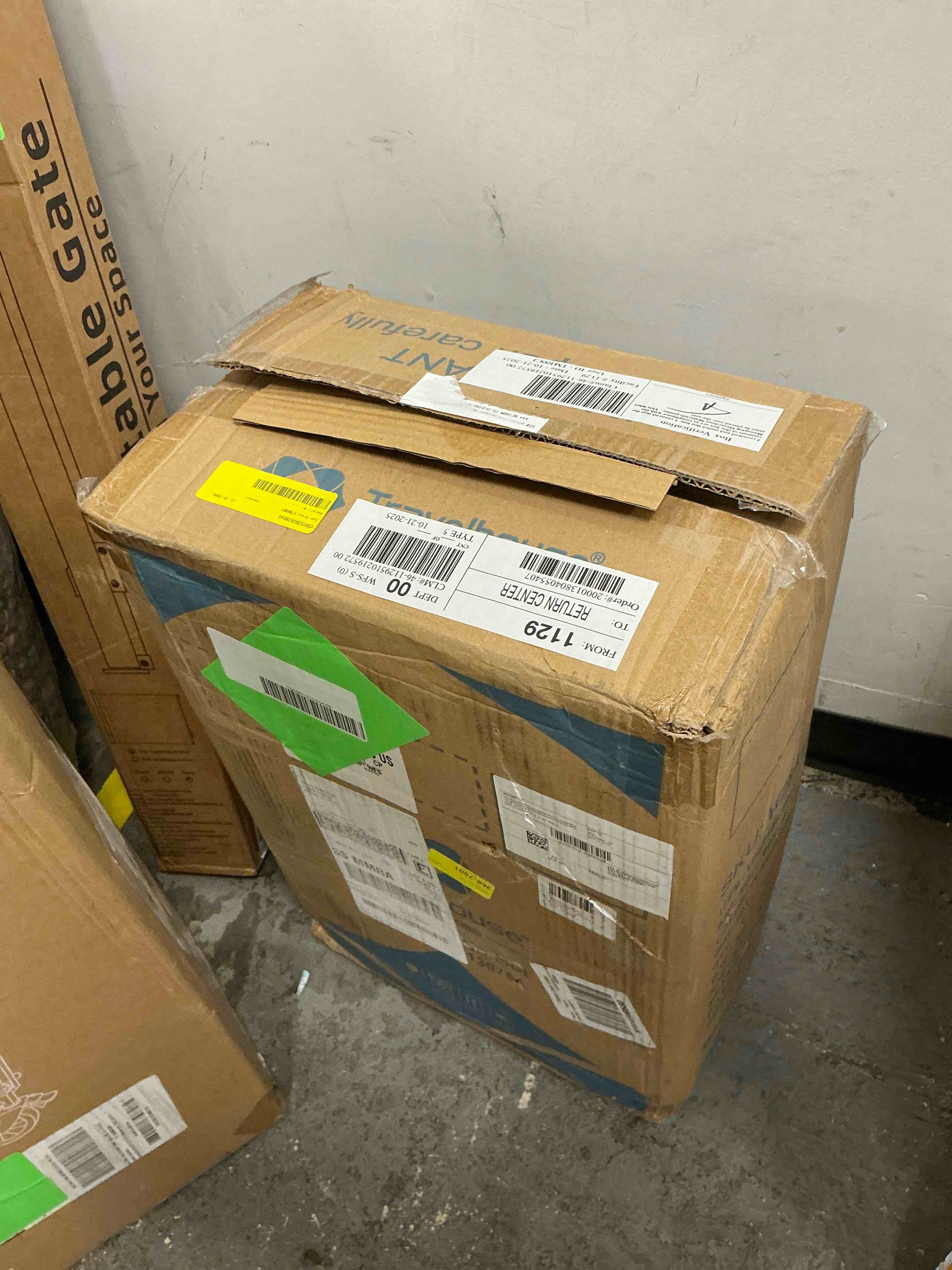 Hardshell Carry on Luggage 20" Lightweight Hardside Suitcase with Spinner Wheels.(Light Blue)