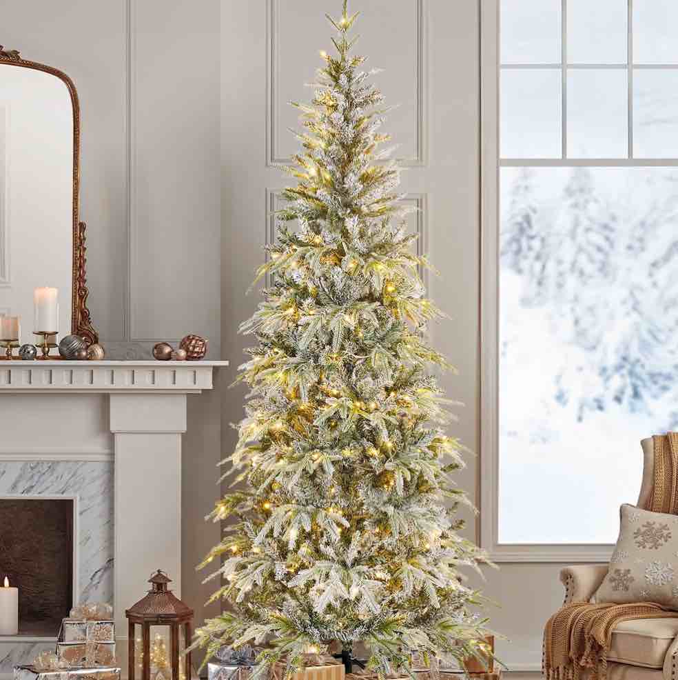 Qunler 6ft Pre-lit Snow Flocked Artificial Christmas Tree with 250 Warm Lights 8 Modes, 420 PE+PVC Snowy Branches,White