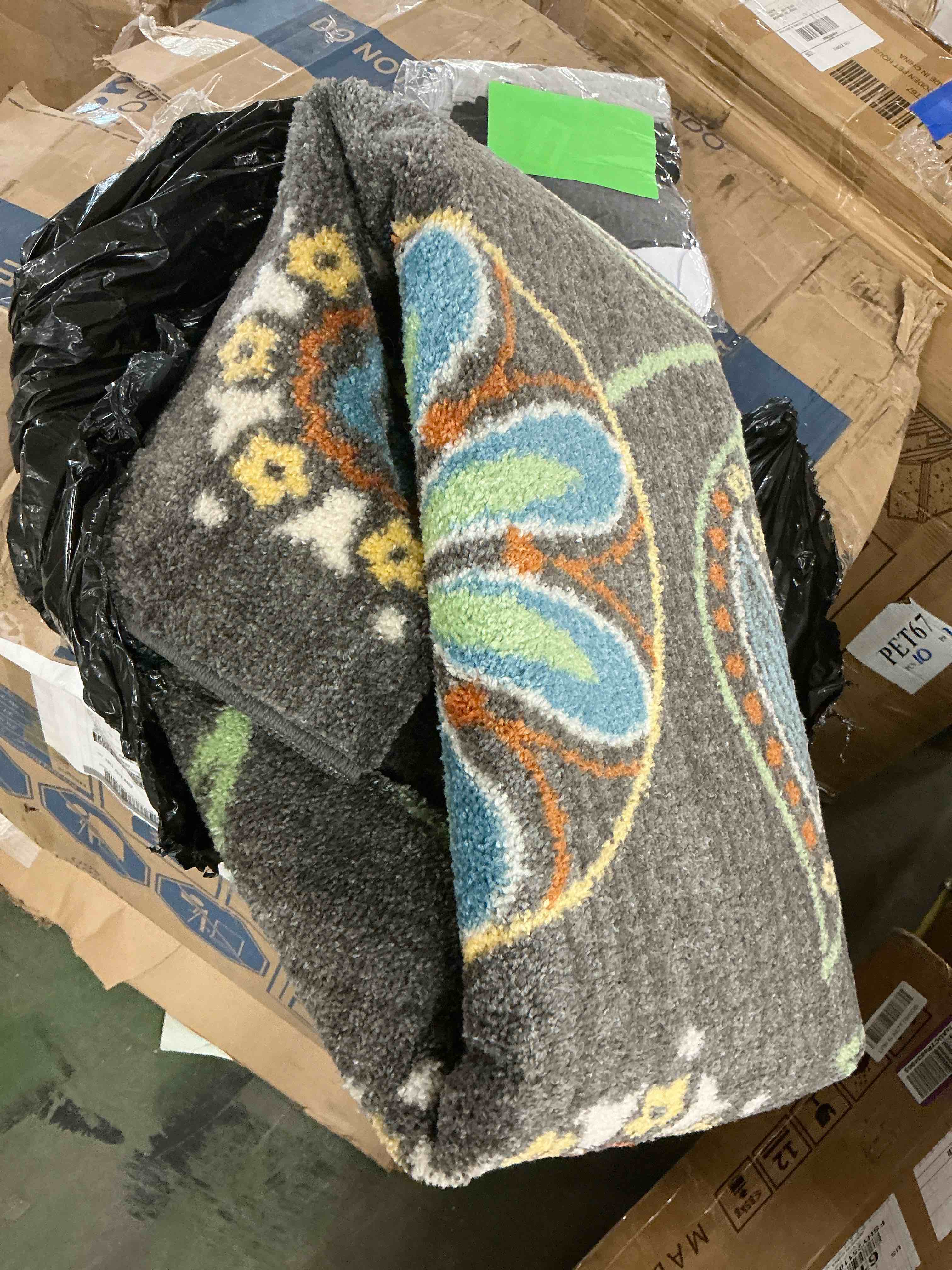 Condition photo showing Good Condition for maples rugs traditional reggie gray multi floral indoor area rug, 5' x 7'