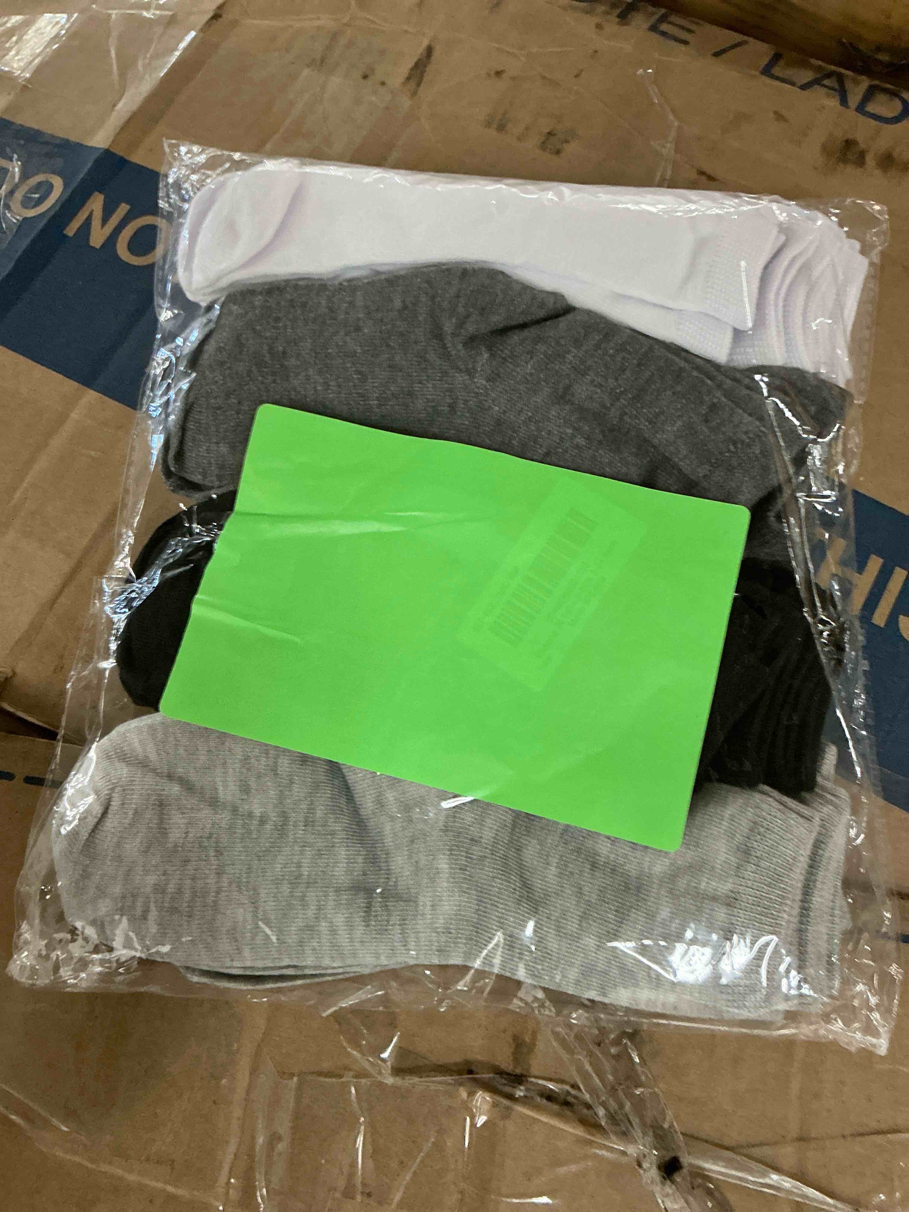 Condition photo showing New/Like New for elutong 24 pairs kids socks boys girls socks, crew athletic socks mid cut casual socks for kids 1-14 years